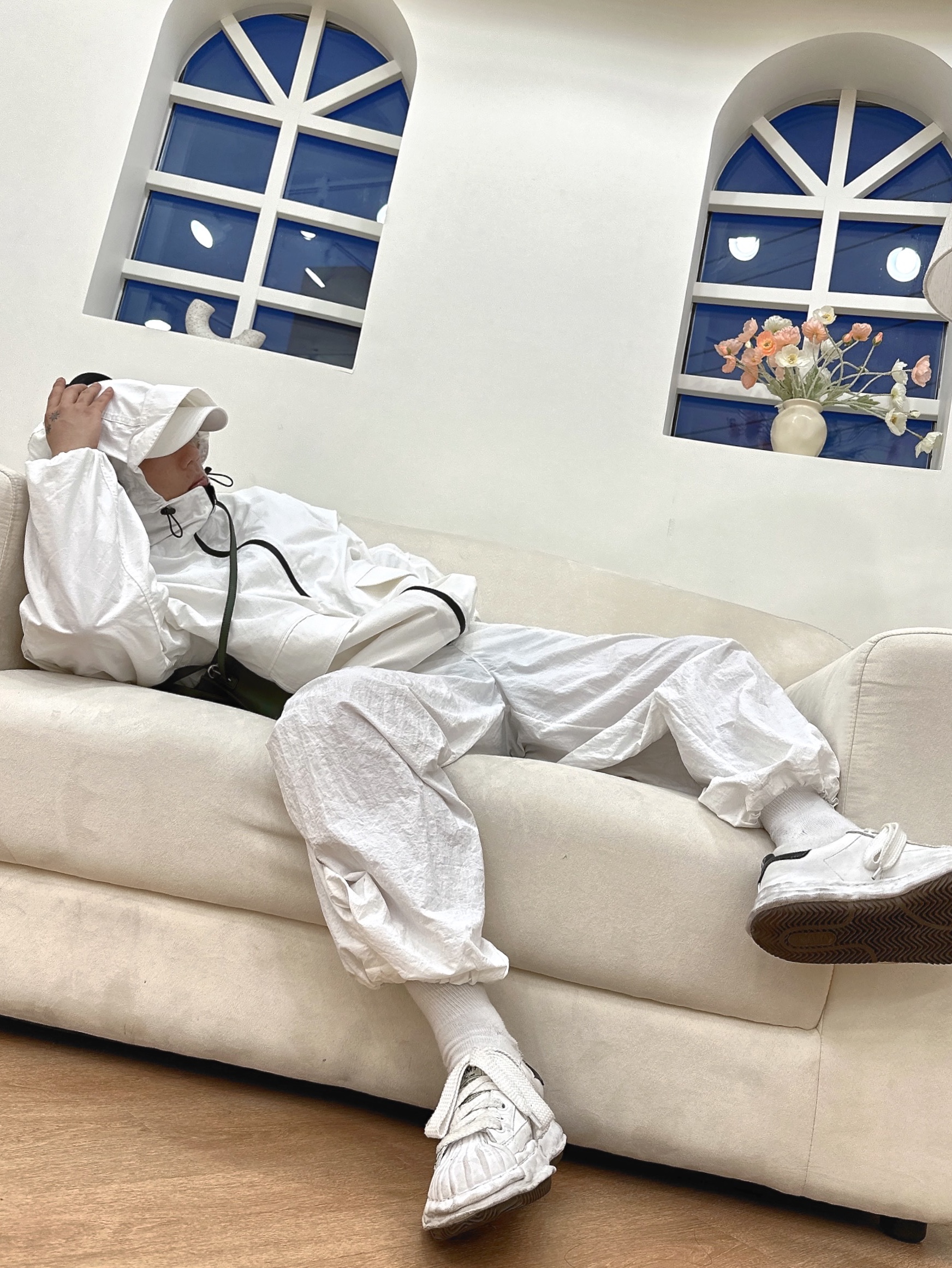 Maison Mihara Yasuhiro Blakey OG Sole Canvas Low-top Sneakers White, Apple AirPods Max Lightning Space Gray (Korean Ver.) 착용 스타일 - 3