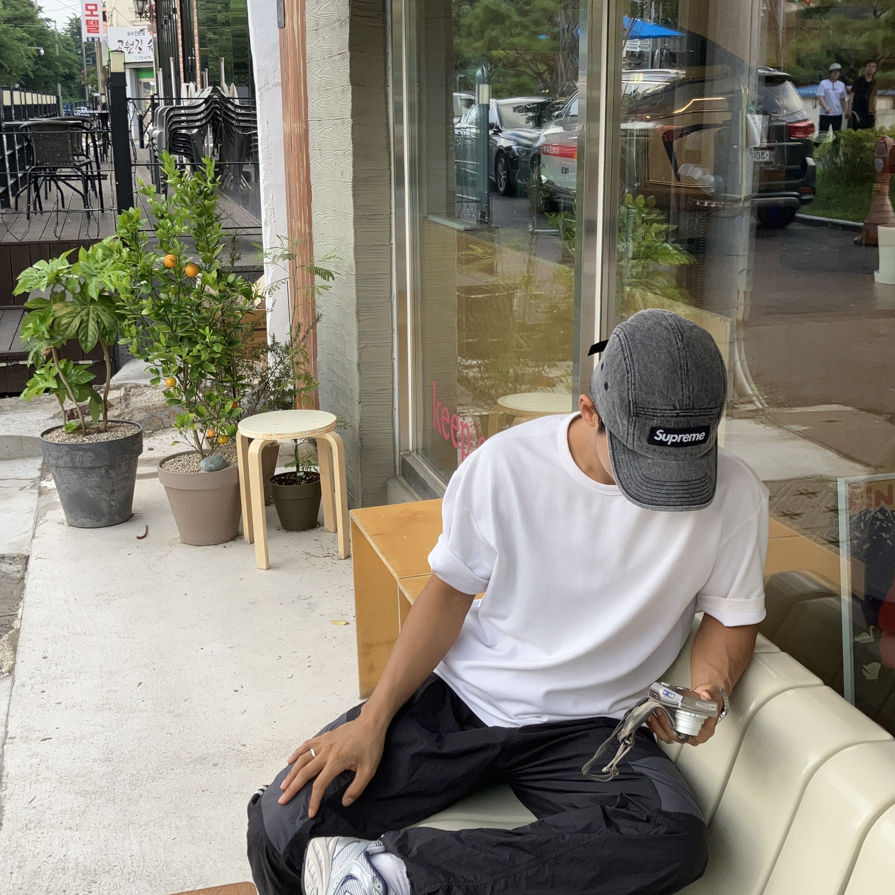 Supreme Denim Camp Cap Washed Black - 22FW 착용 스타일 - 2