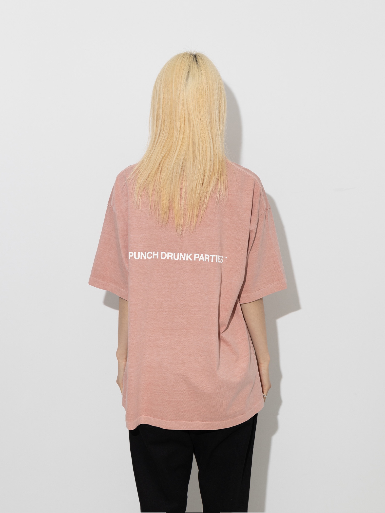 Punch Drunk Parties Circle Logo Garment Dyed Tee Indi Pink 착용 스타일 - 4