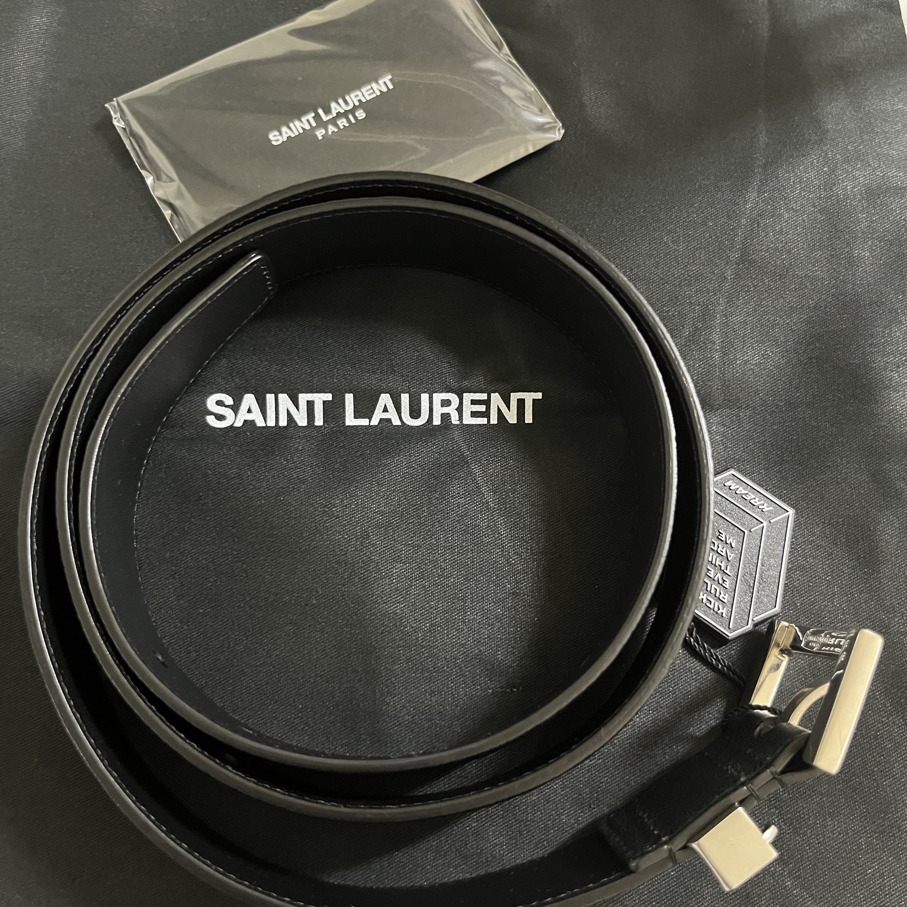 Saint Laurent Leather Silver Monogram Belt Black 착용 스타일 - 1