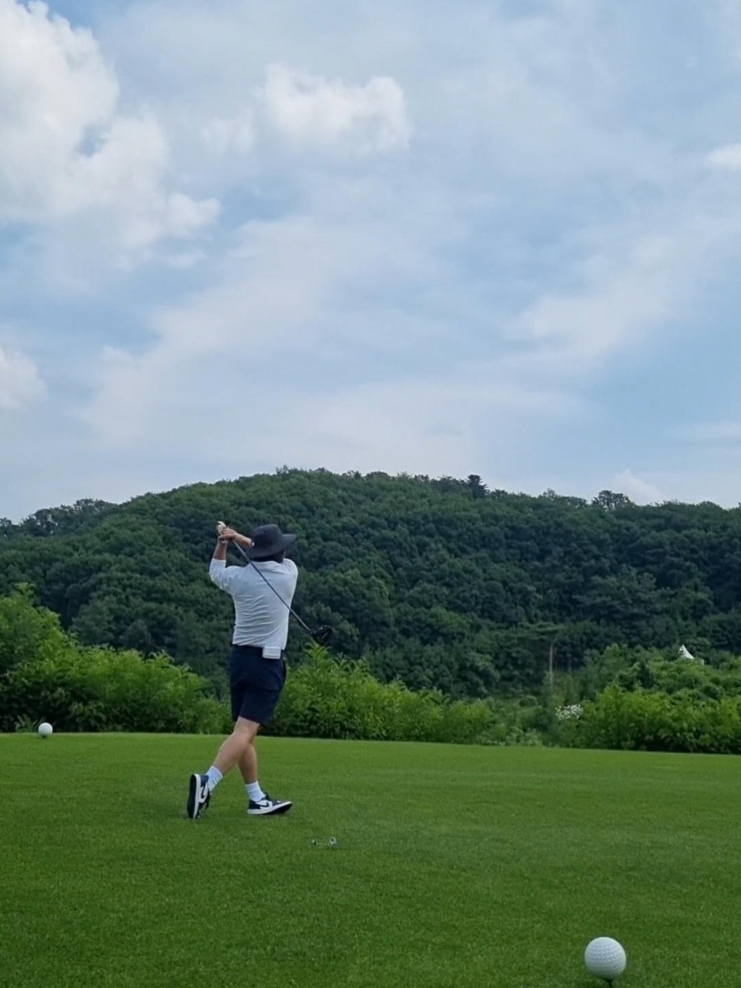 Jordan 1 Low Golf Midnight Navy, Malbon Golf x Wind and Sea Bucket Hat Black 착용 스타일
