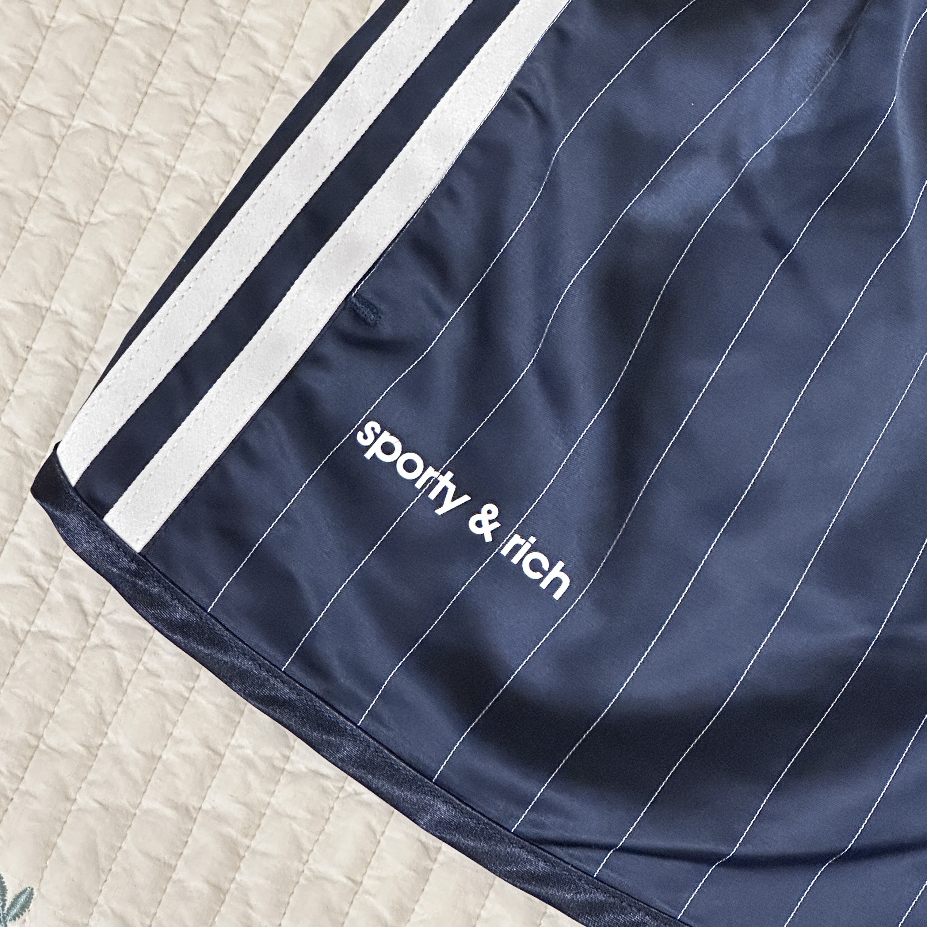 (W) Adidas x Sporty & Rich Shorts Legend Ink - US Sizing 착용 스타일 - 1