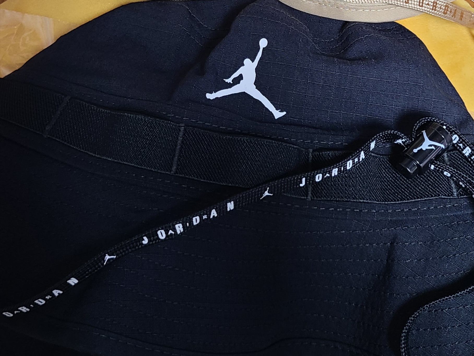 Jordan Zion Bucket Hat Black 착용 스타일 - 1