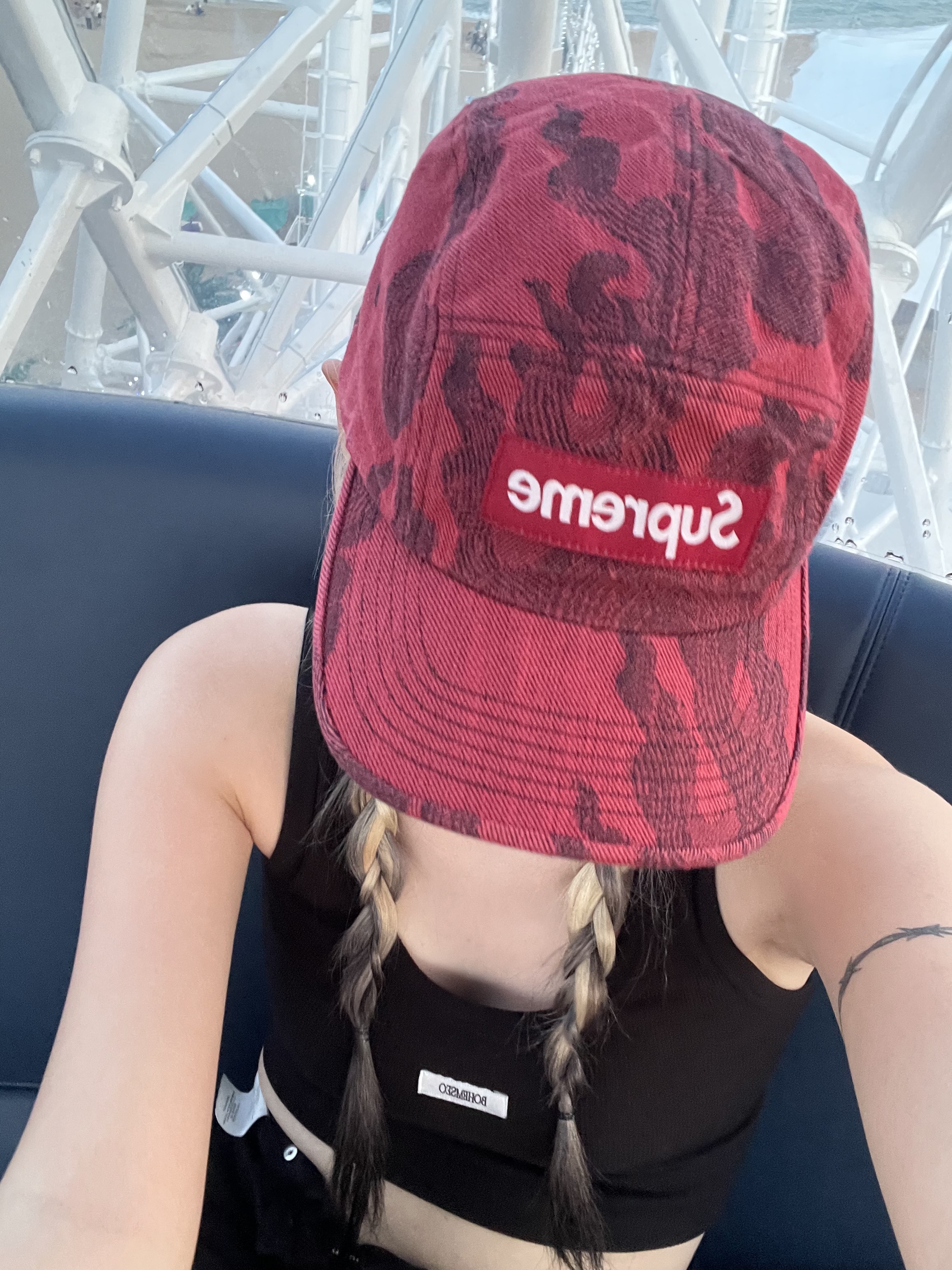 Supreme Flames Jacquard Denim Camp Cap Washed Red - 23SS 착용 스타일 - 3