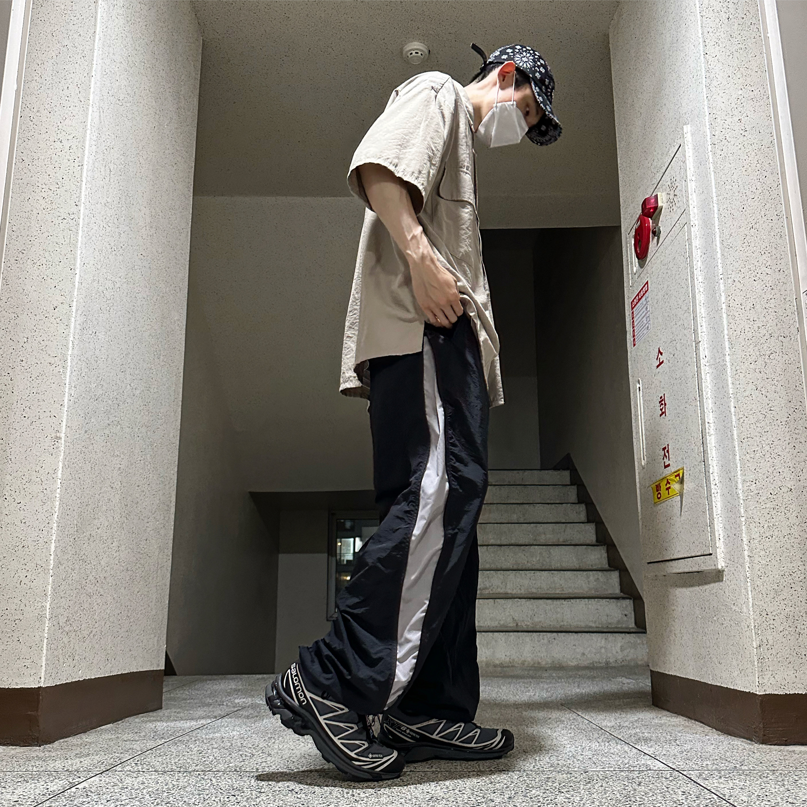 Salomon XT-6 Gore-Tex Black Ebony, Supreme Bandana Camp Cap Black - 21SS 착용 스타일