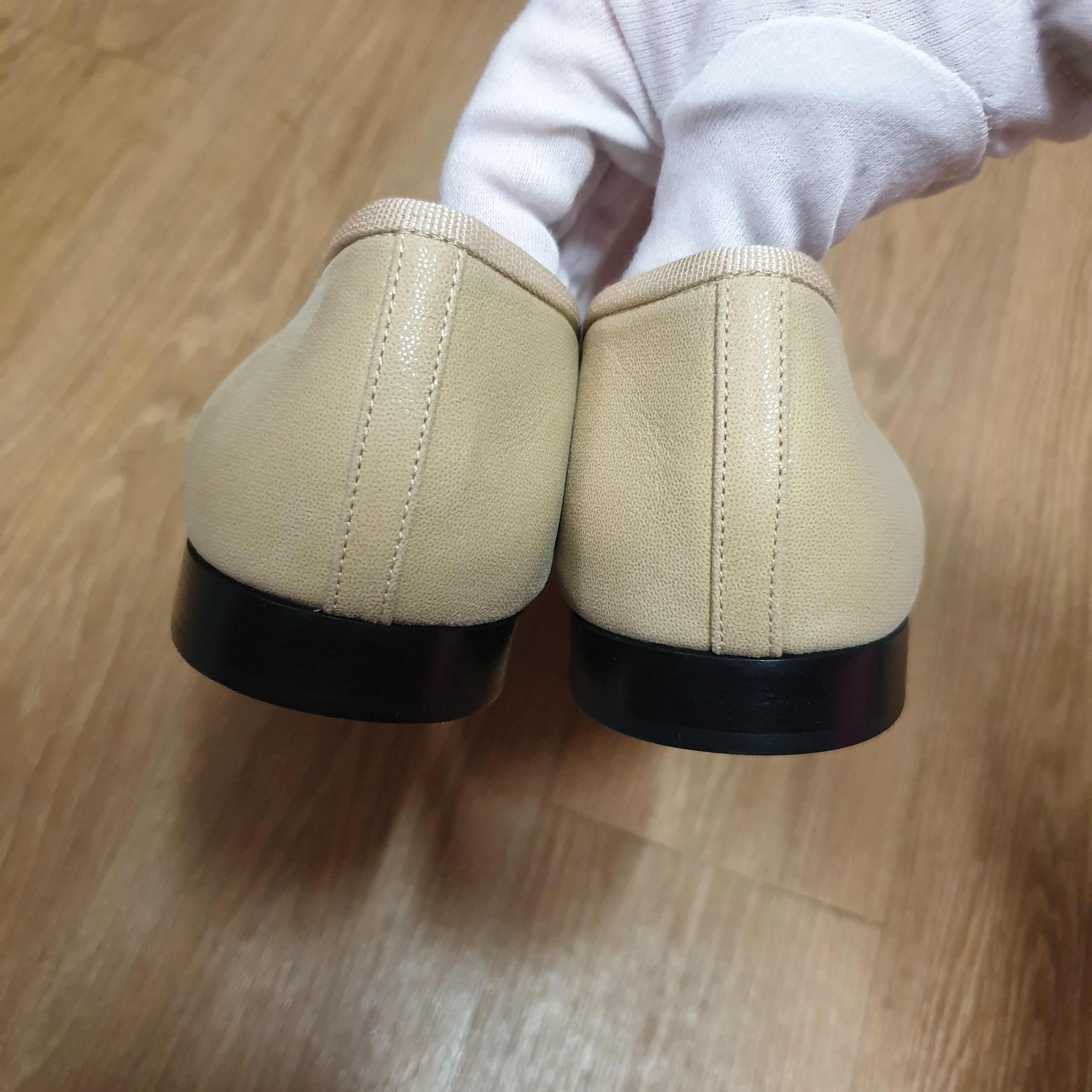 (W) Chanel Ballerina Flat Shiny Goatskin Patent Calfskin & Light Beige Black 착용 스타일 - 2