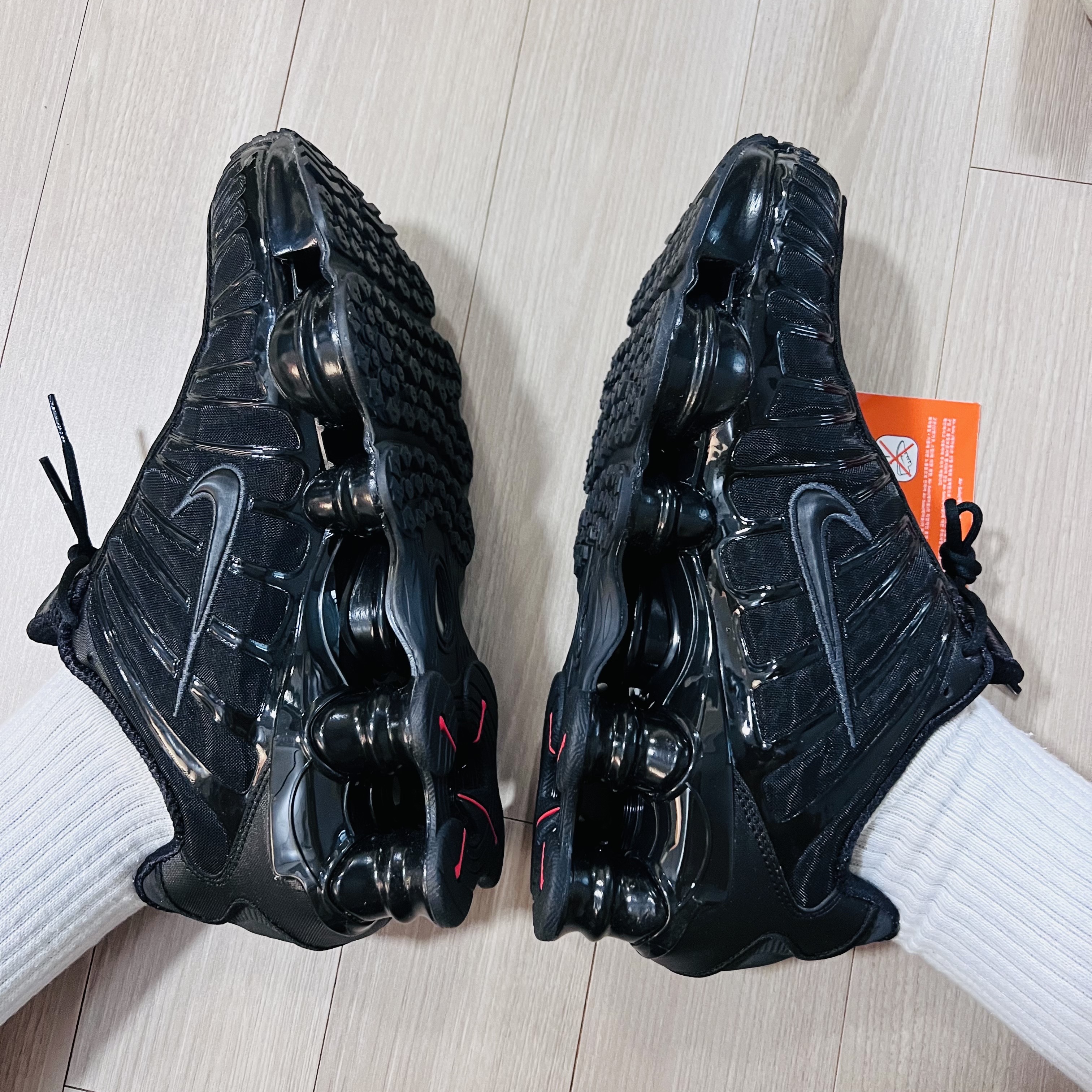 (W) Nike Shox TL Black and Max Orange 착용 스타일