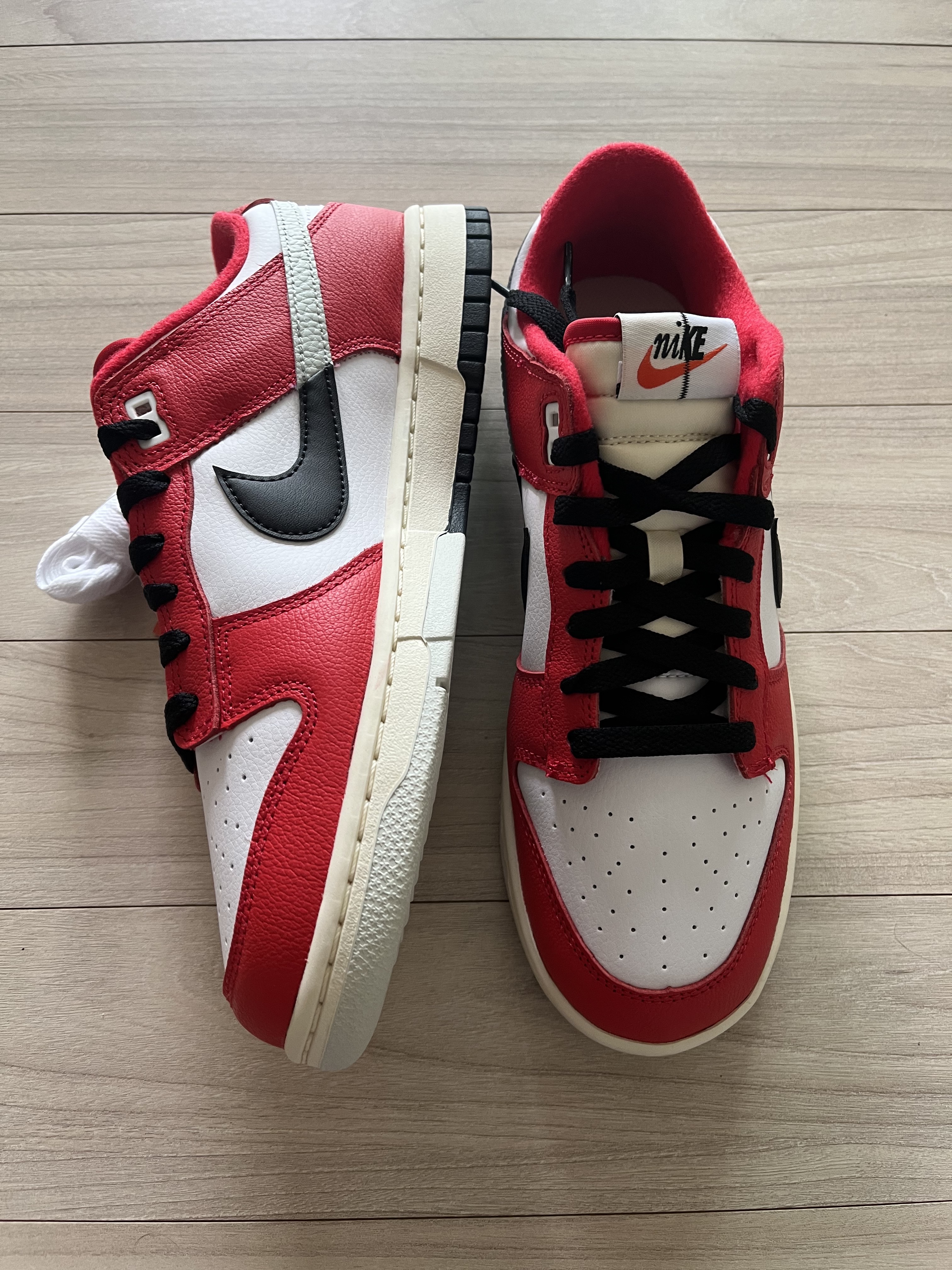 Nike Dunk Low Retro PRM University Red Black 착용 스타일 - 2