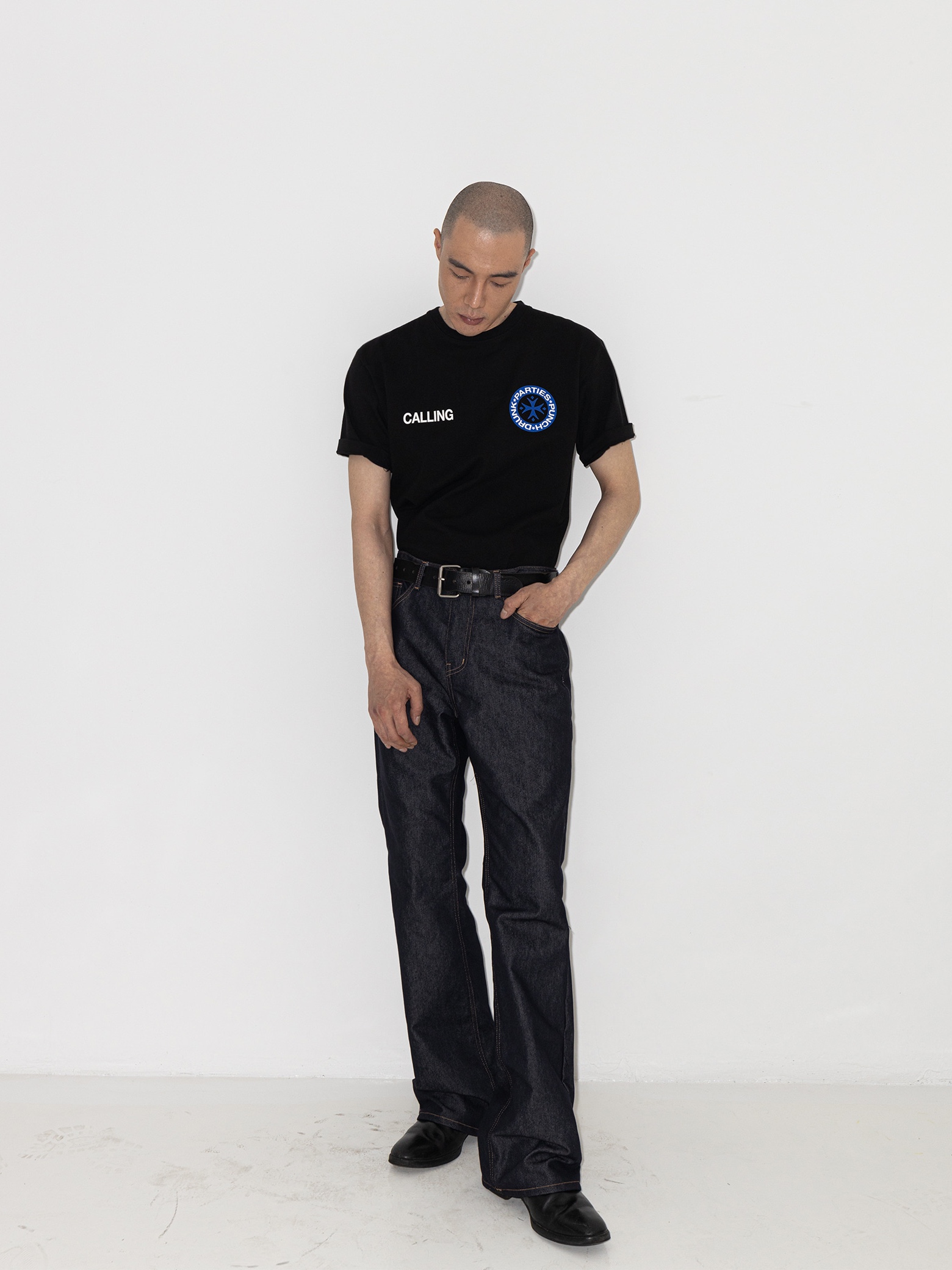 Punch Drunk Parties Calling Original Regular Tee Black 착용 스타일 - 4