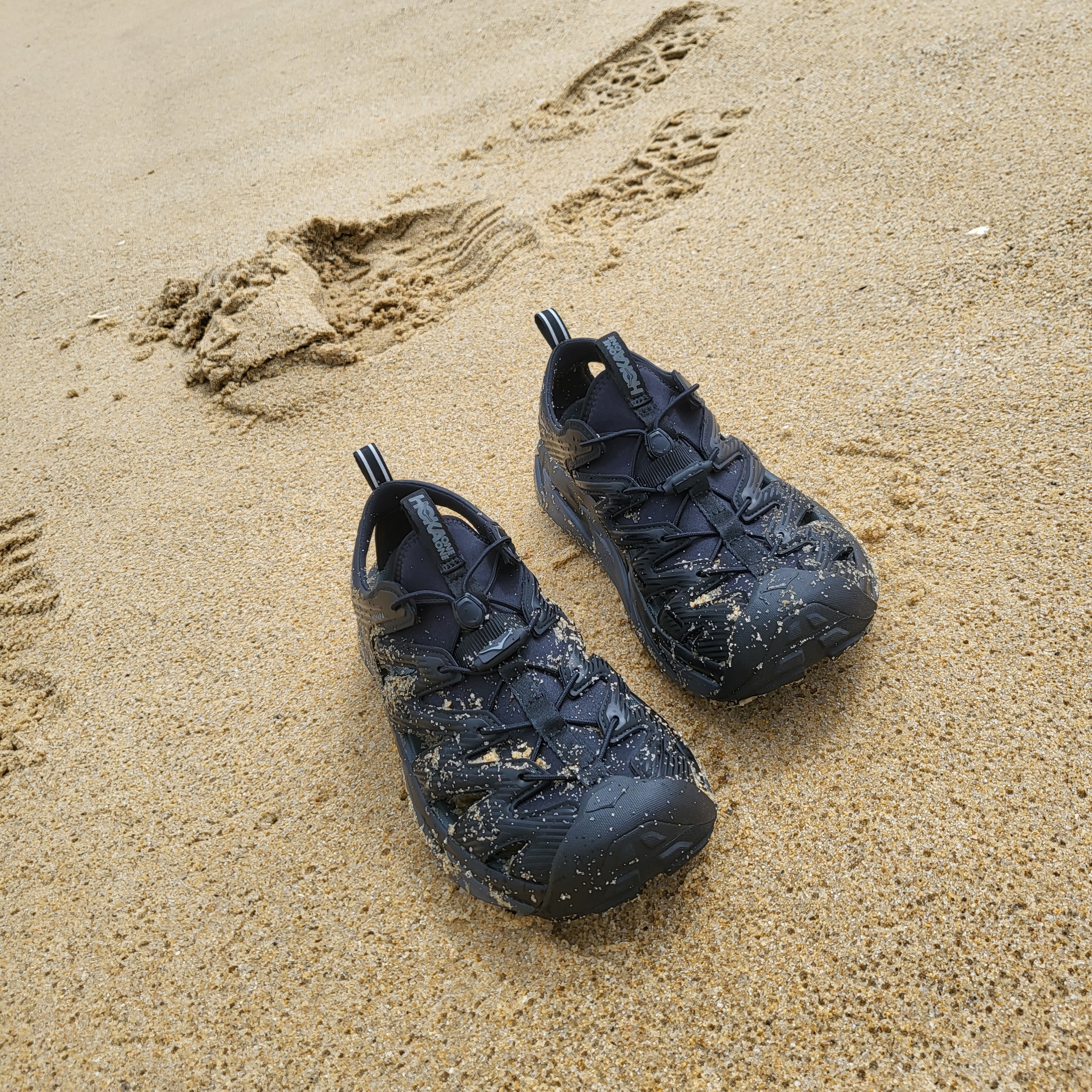 Hoka Hopara Black Dark Shadow 착용 스타일