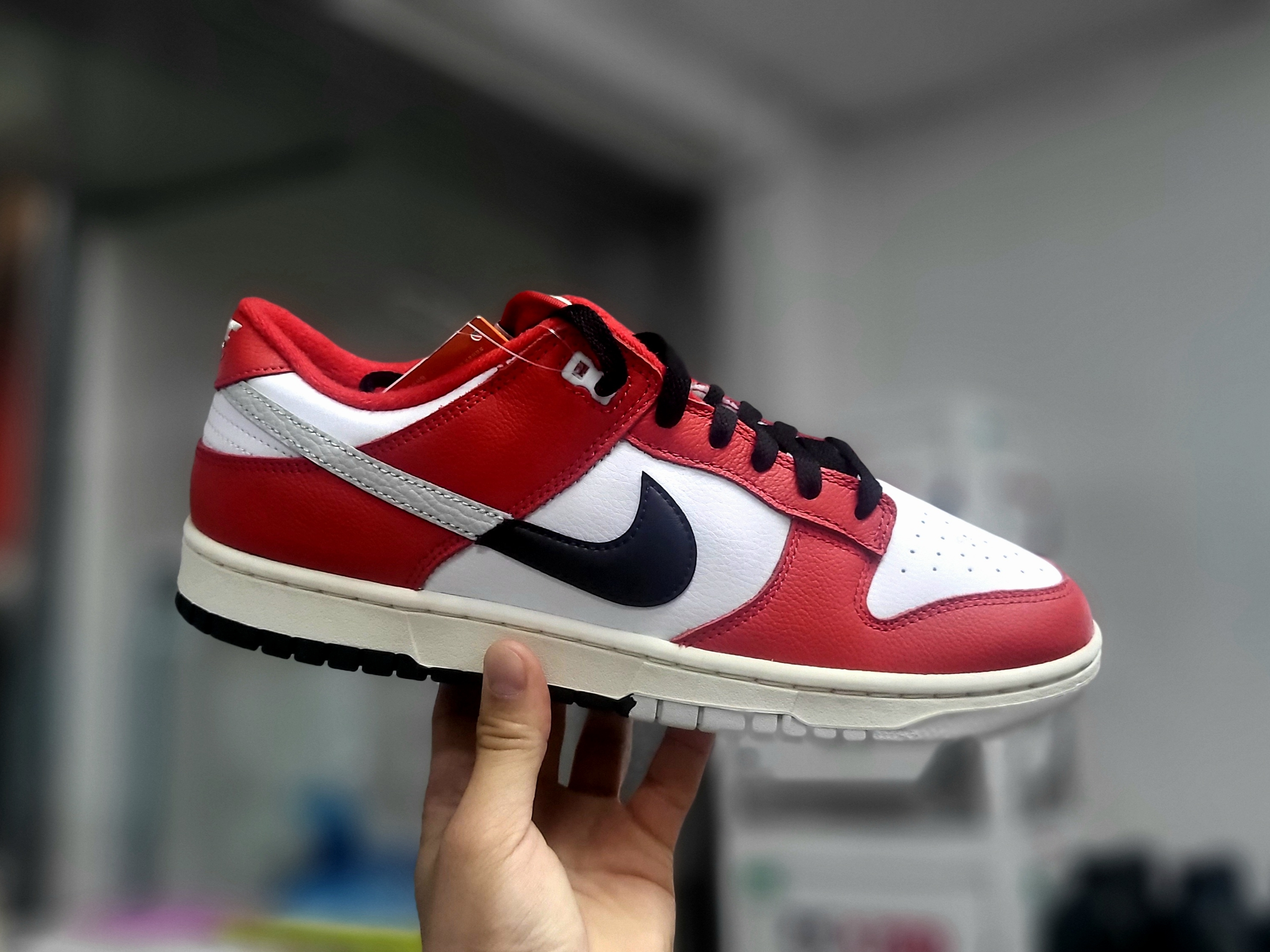 Nike Dunk Low Retro PRM University Red Black 착용 스타일