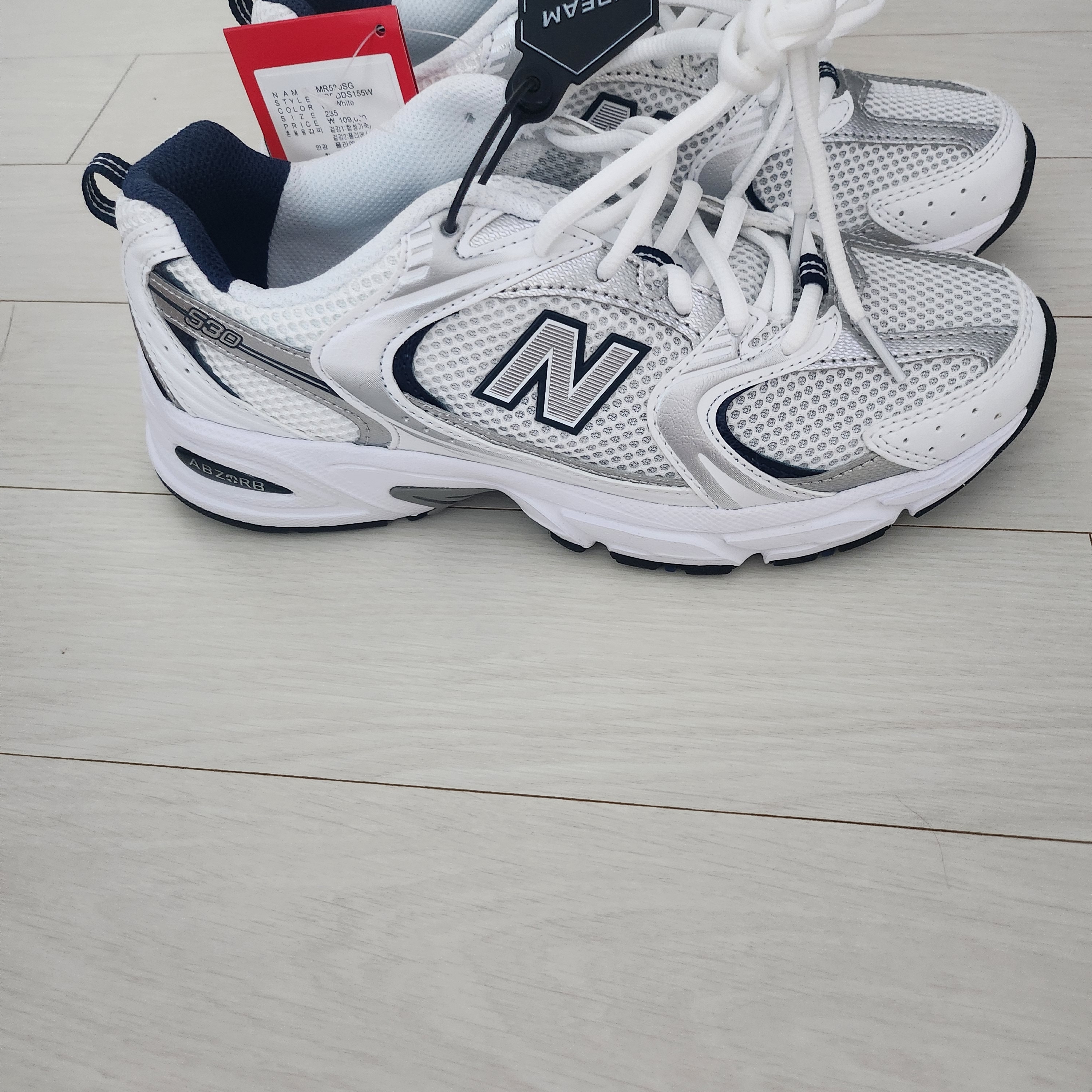New Balance 530 White 착용 스타일 - 1