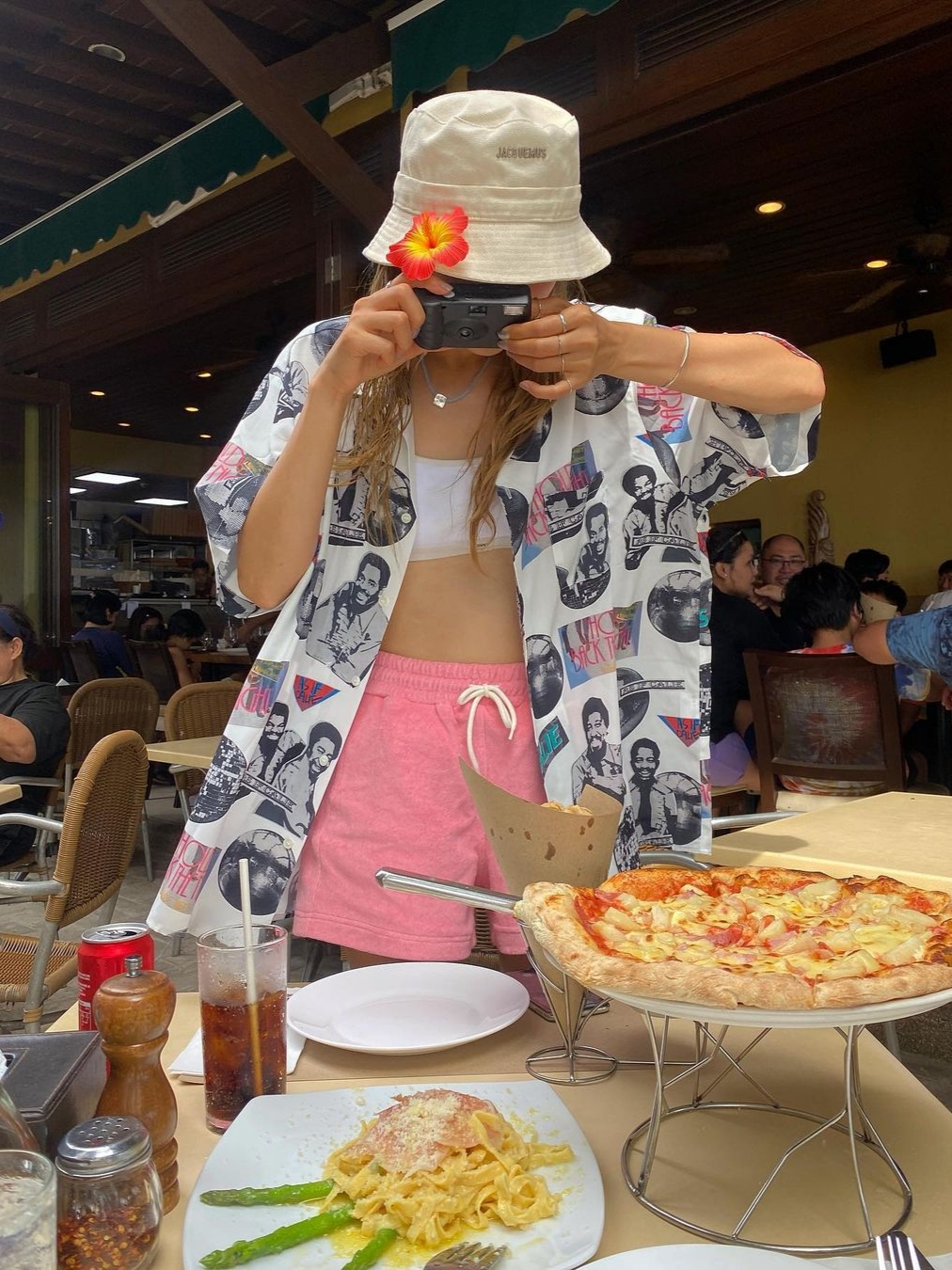 Jacquemus Le Bob Gadjo Bow Bucket Hat Off White 착용 스타일