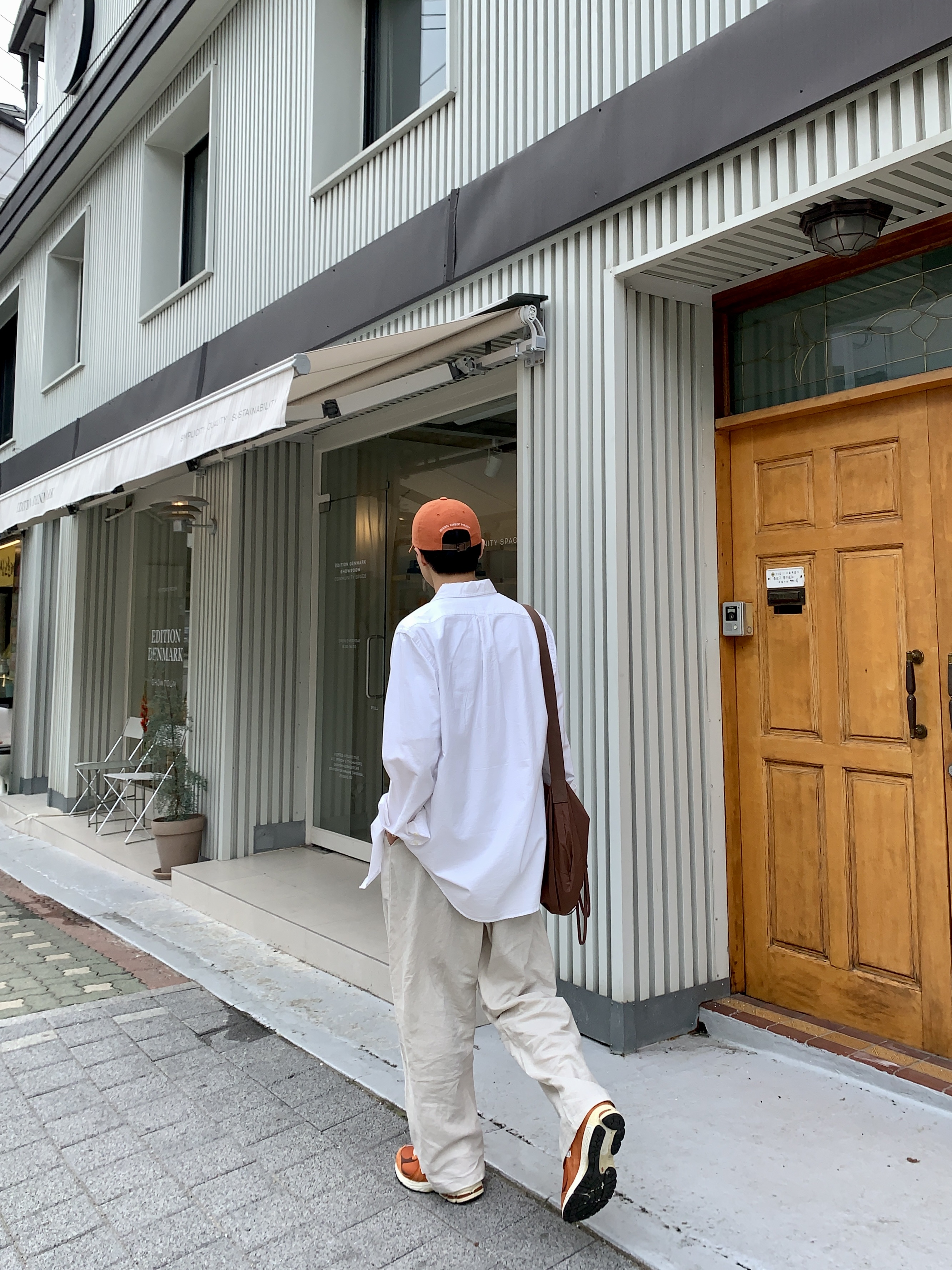 Uniqlo U Drawstring Shoulder Bag Brown, [30% 적립] Polo Ralph Lauren Classic Fit Garment Dyed Oxford Shirt White 착용 스타일 - 3