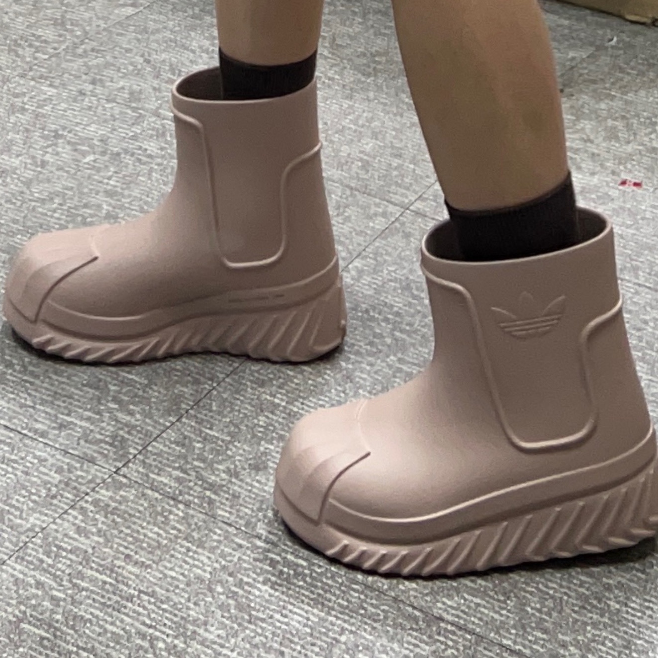 (W) Adidas Adifom Superstar Boot Wonder Taupe 착용 스타일