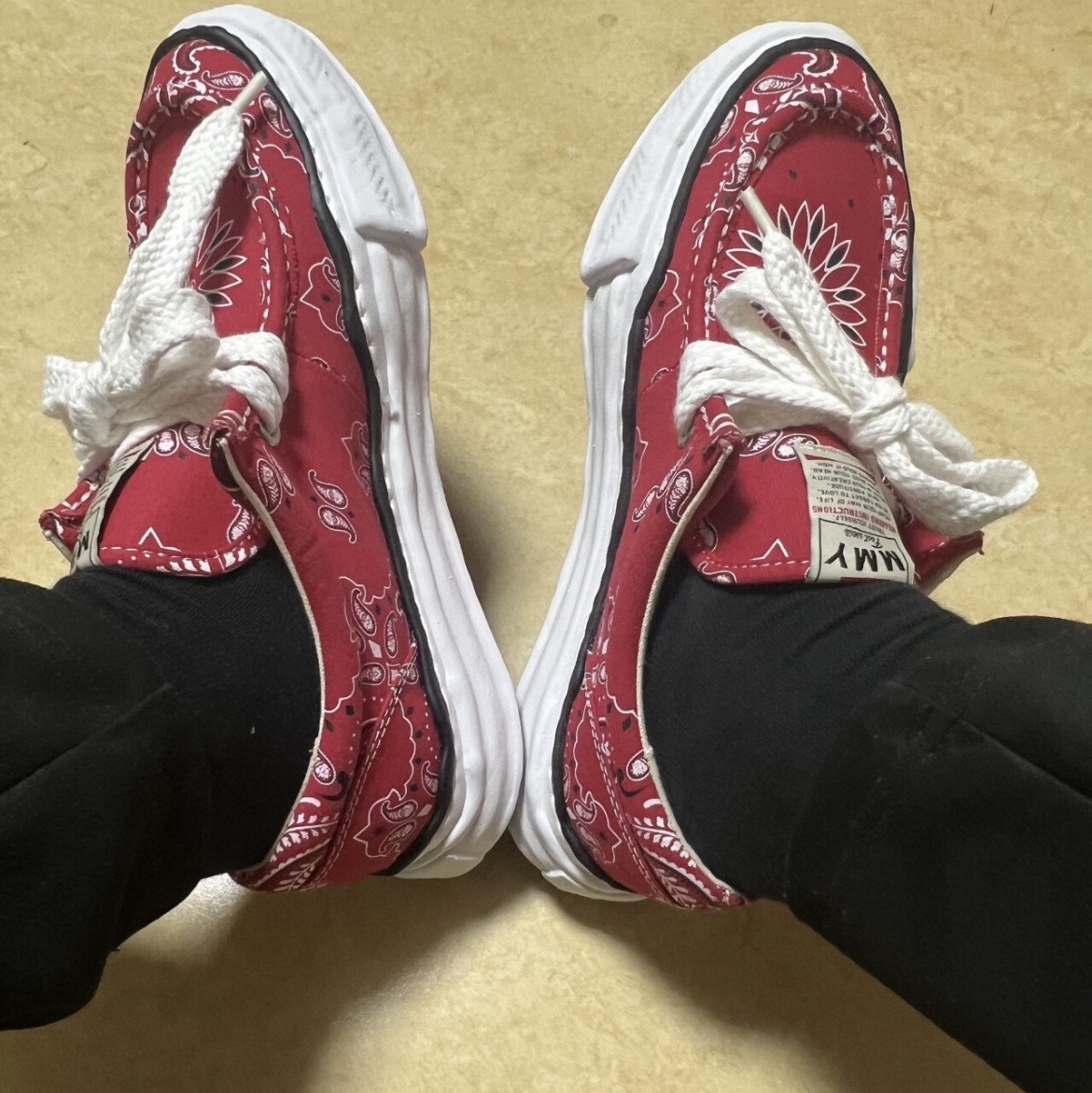Maison Mihara Yasuhiro OG Sole Bandana Moccasin Sneakers Red 착용 스타일