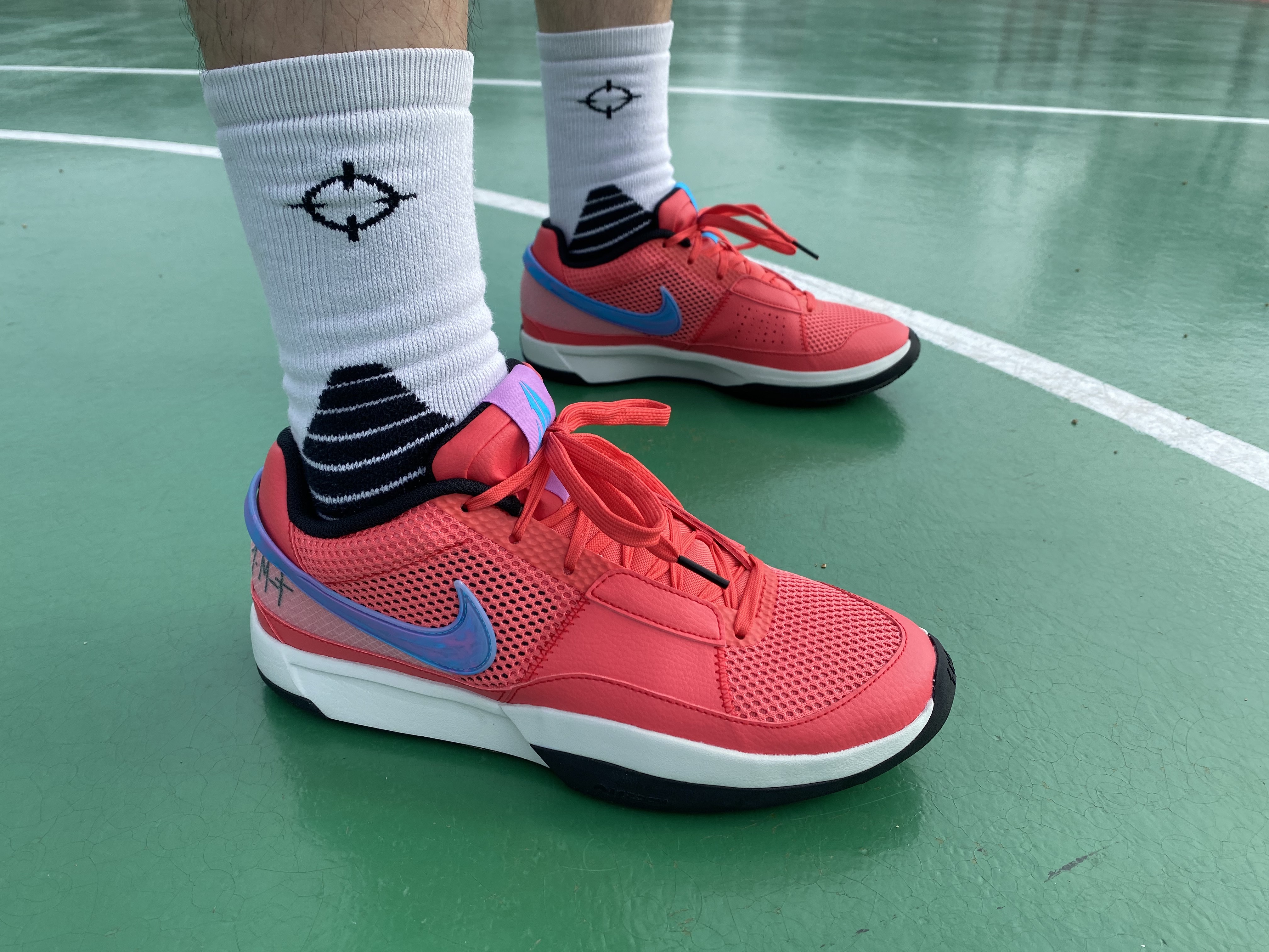 Nike Ja 1 EP Ember Glow, Nike LeBron XX EP Laser Orange Racer Blue 착용 스타일 - 1