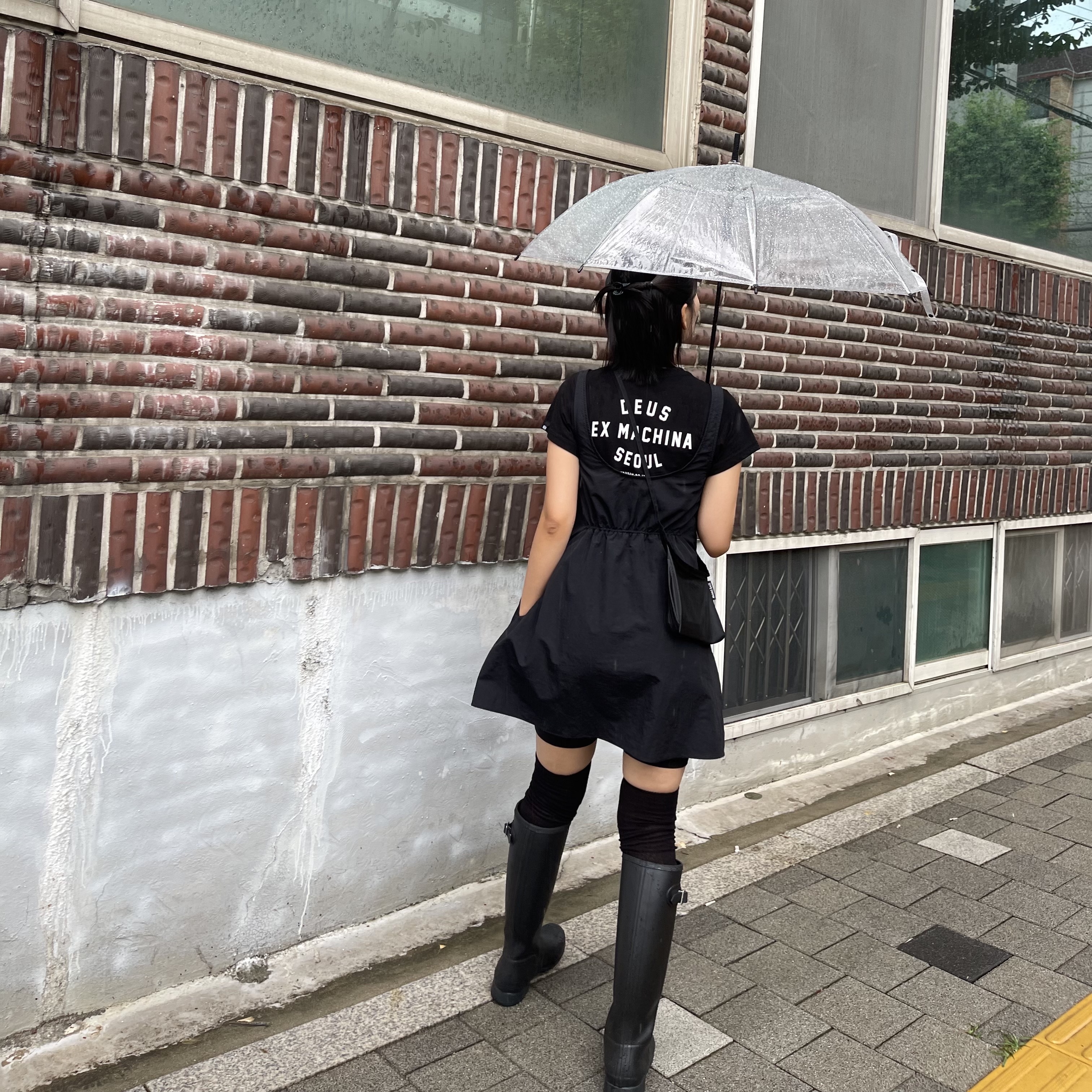 (W) Hunter Original Tall Rain Boots Black, (Kids) Deus Ex Machina College Seoul T-Shirt Black 착용 스타일 - 2