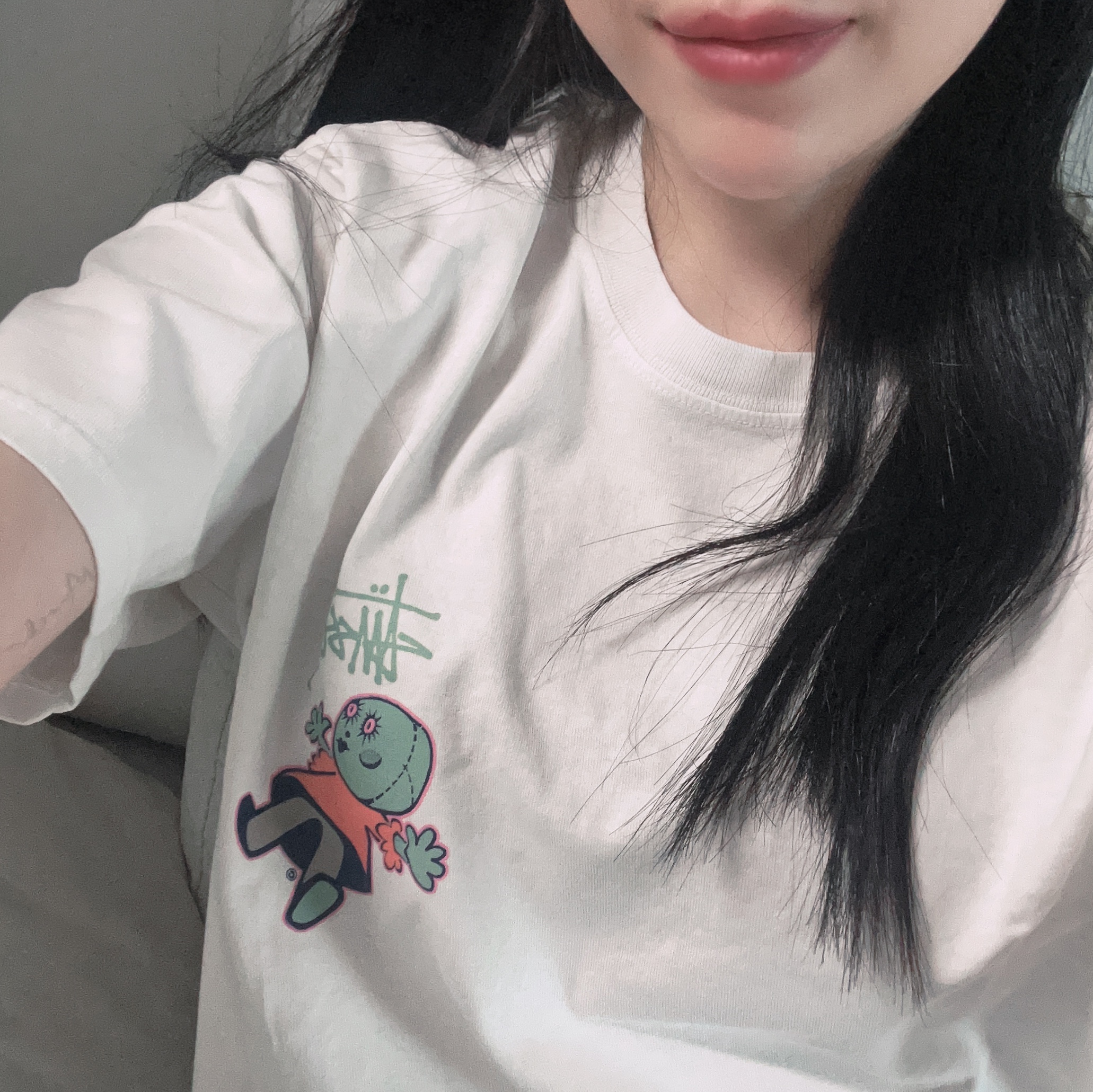 Stussy Dollie Pigment Dyed T-Shirt Natural 착용 스타일 - 1