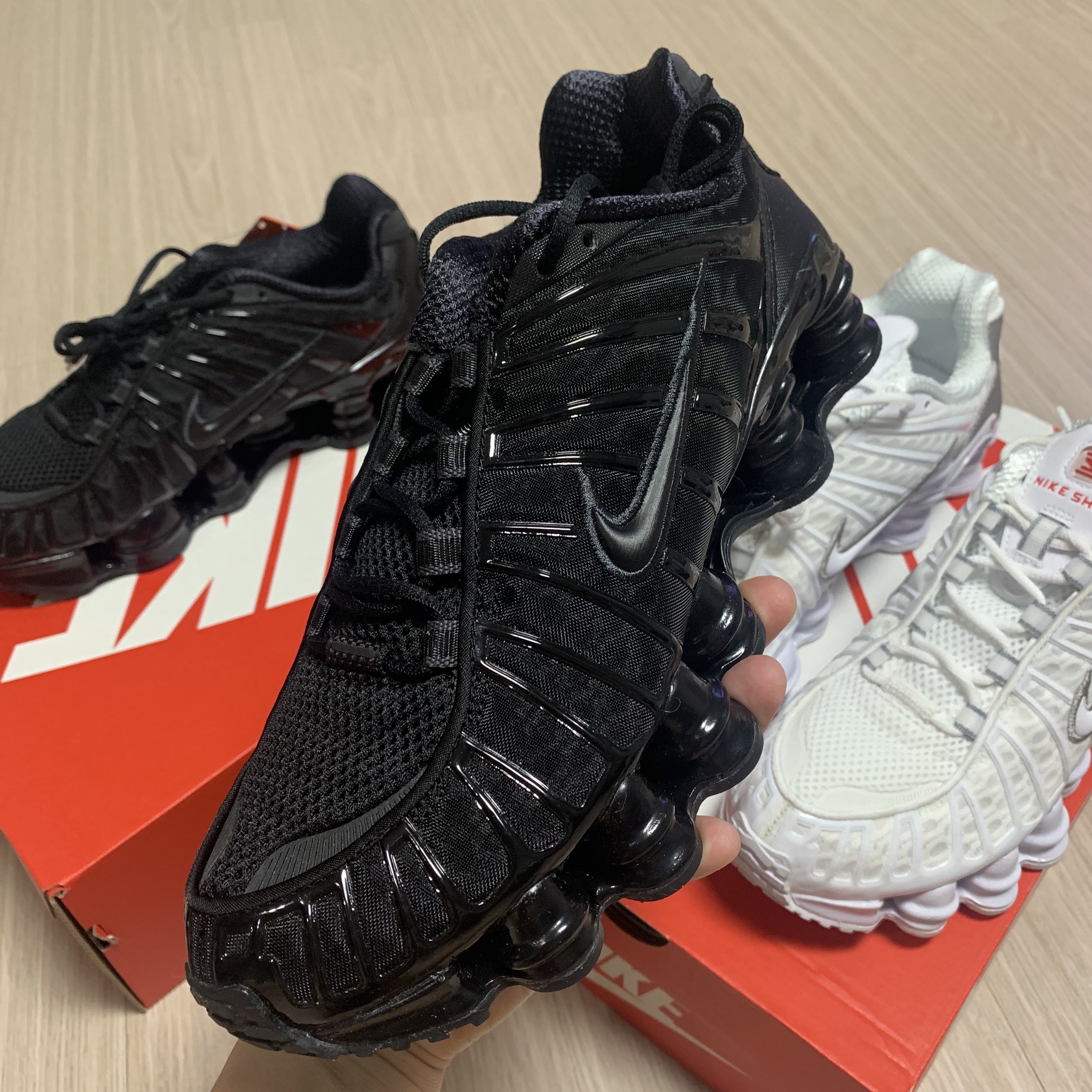 (W) Nike Shox TL White and Max Orange, (W) Nike Shox TL Black and Max Orange 착용 스타일 - 5