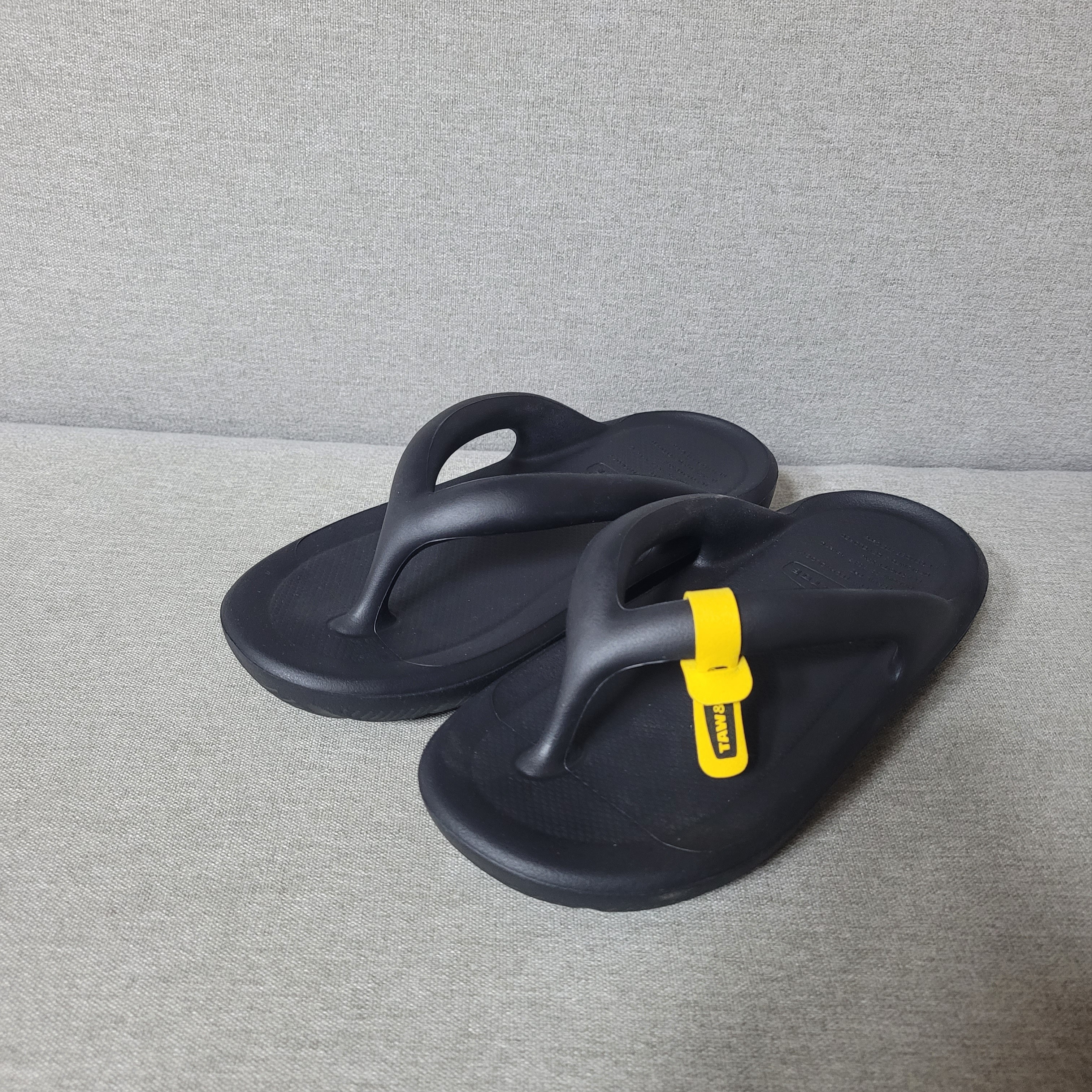 Taw&Toe Flip Flop Zerovity Bio Black 착용 스타일