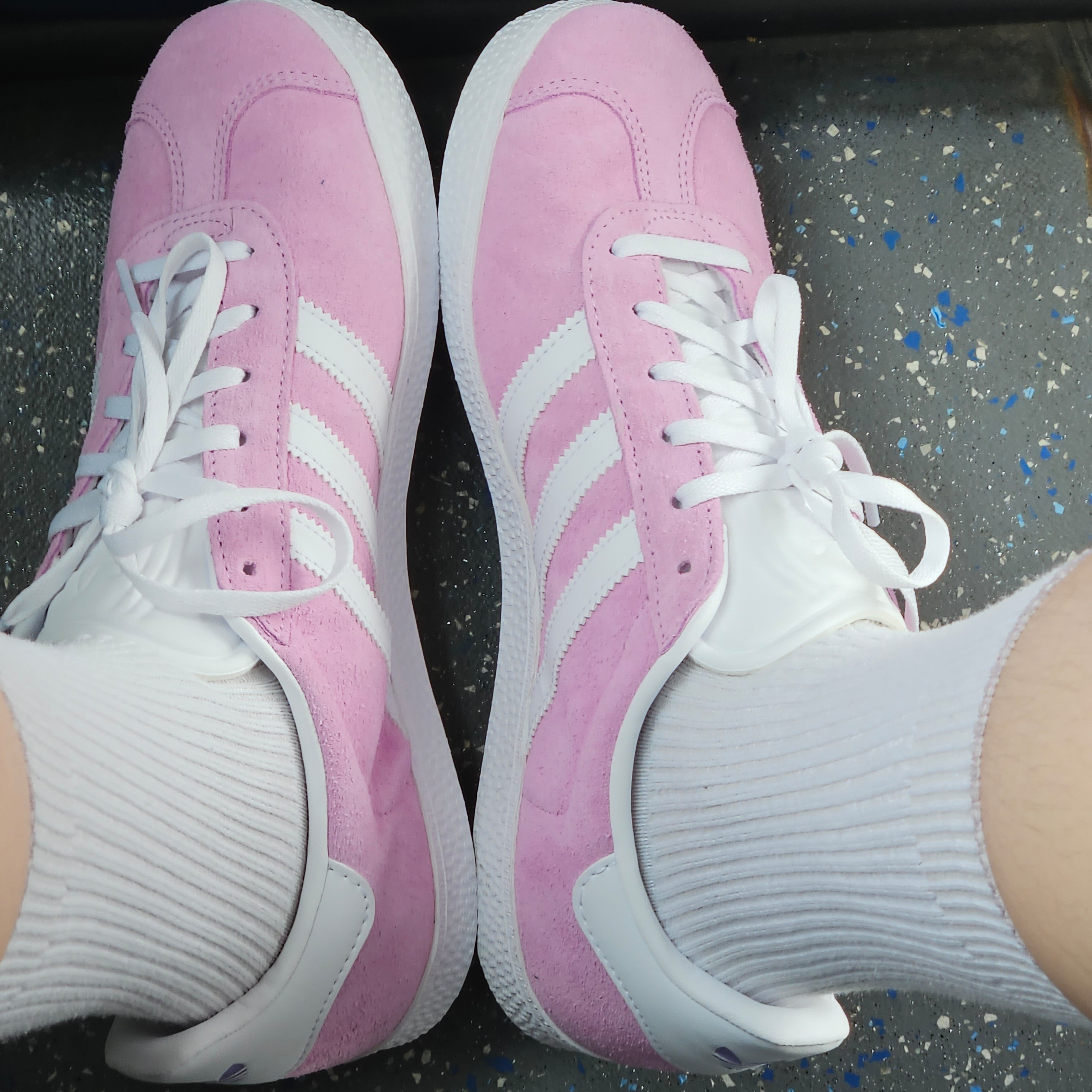 (J) Adidas Gazelle Bliss Lilac 착용 스타일 - 1