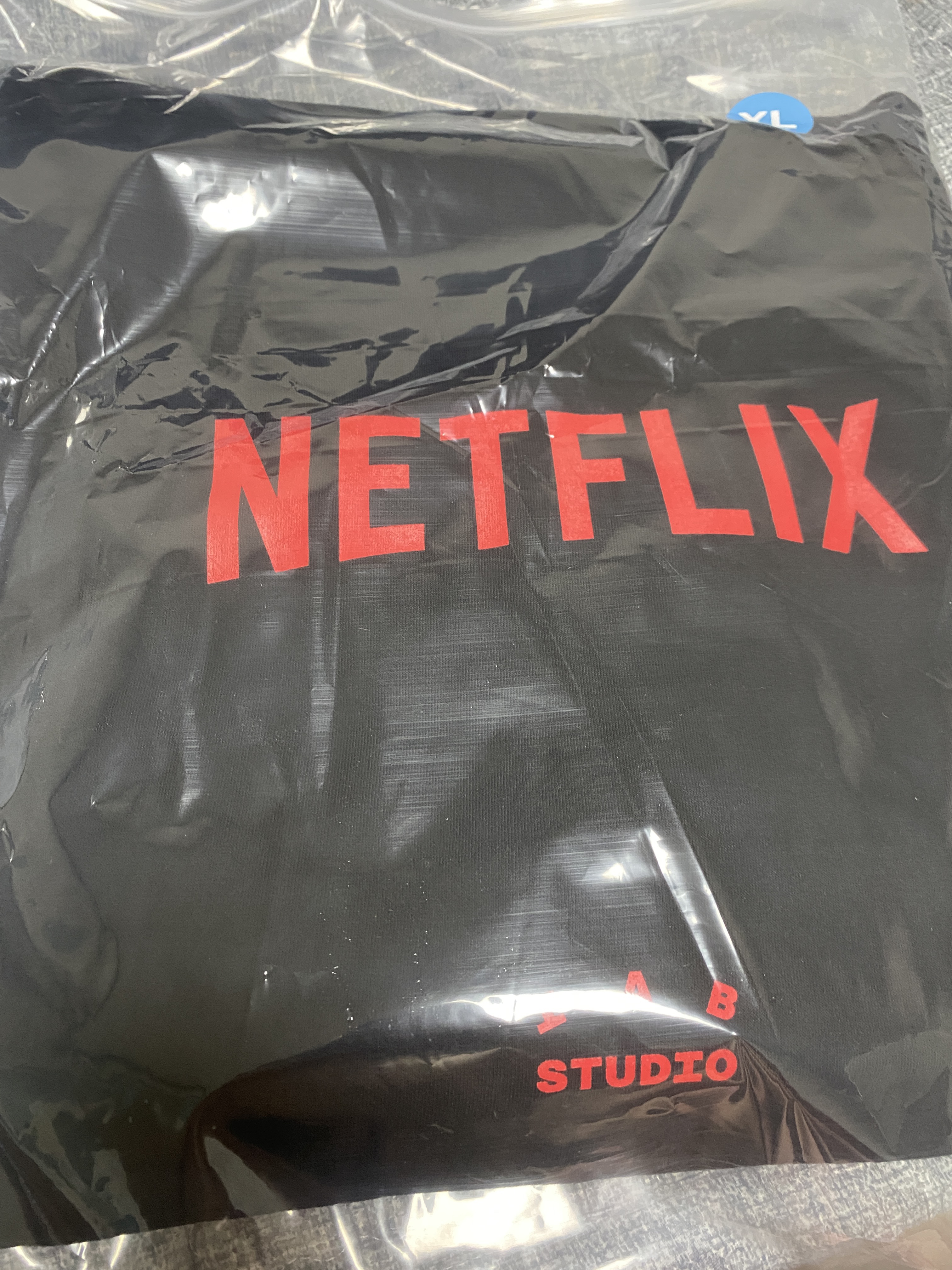 IAB Studio x Netflix Pajama Cushion Cover Set Black 착용 스타일