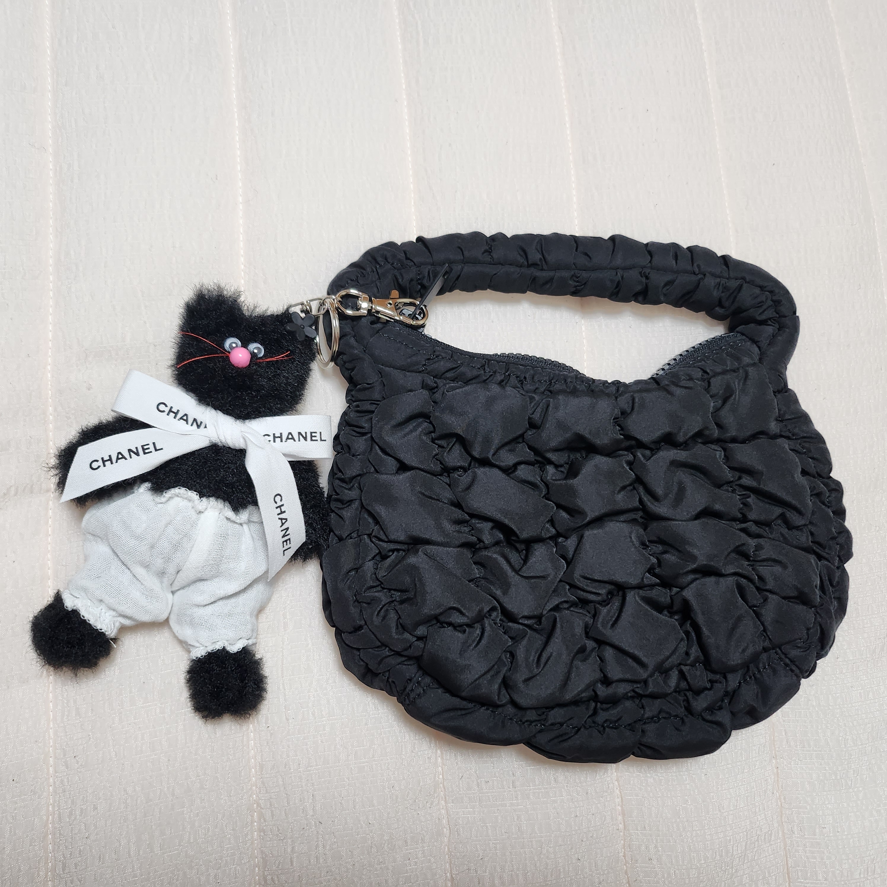 Monamhee Beulpingi Keyring with White Pants Black 착용 스타일 - 3