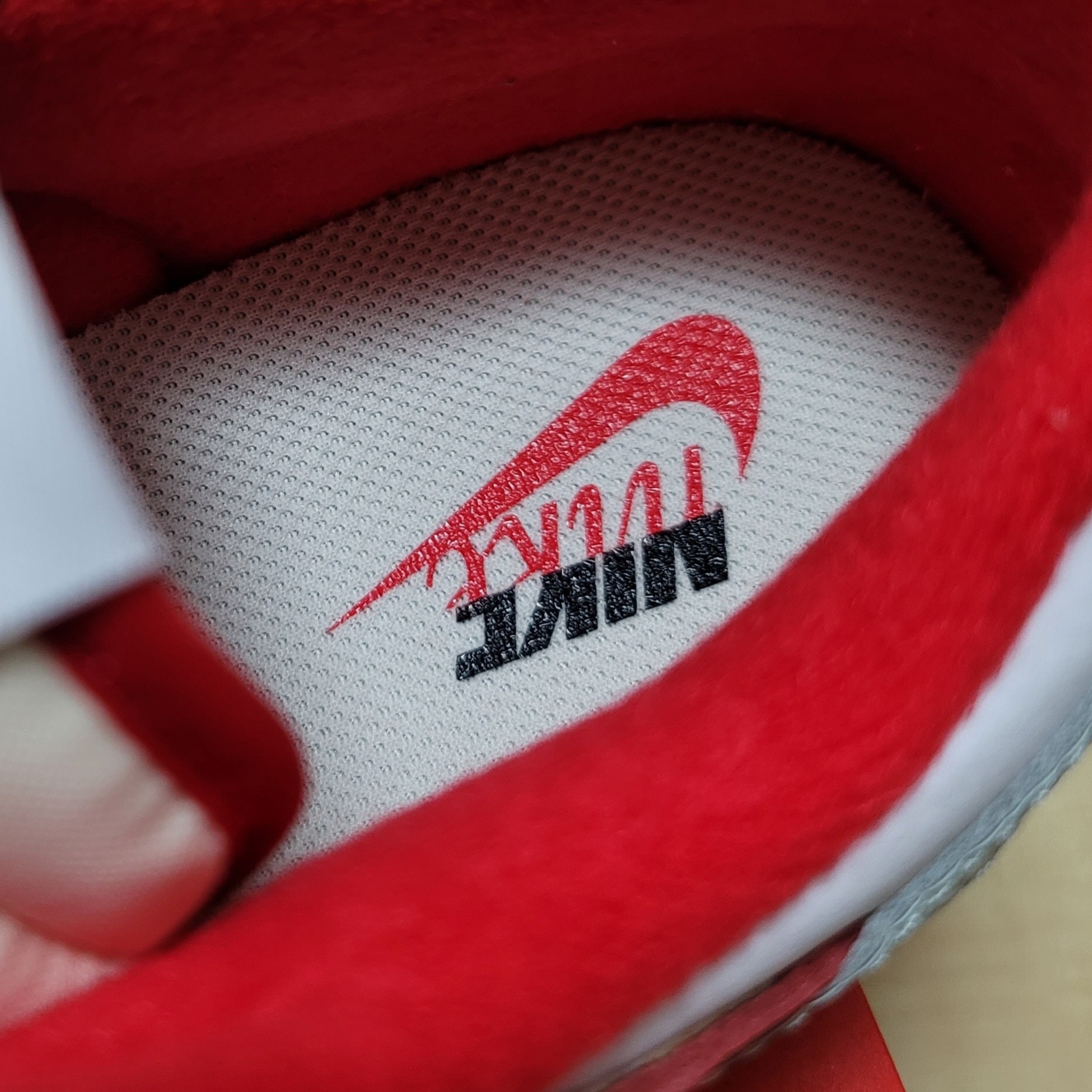 Nike Dunk Low Retro PRM University Red Black 착용 스타일 - 2