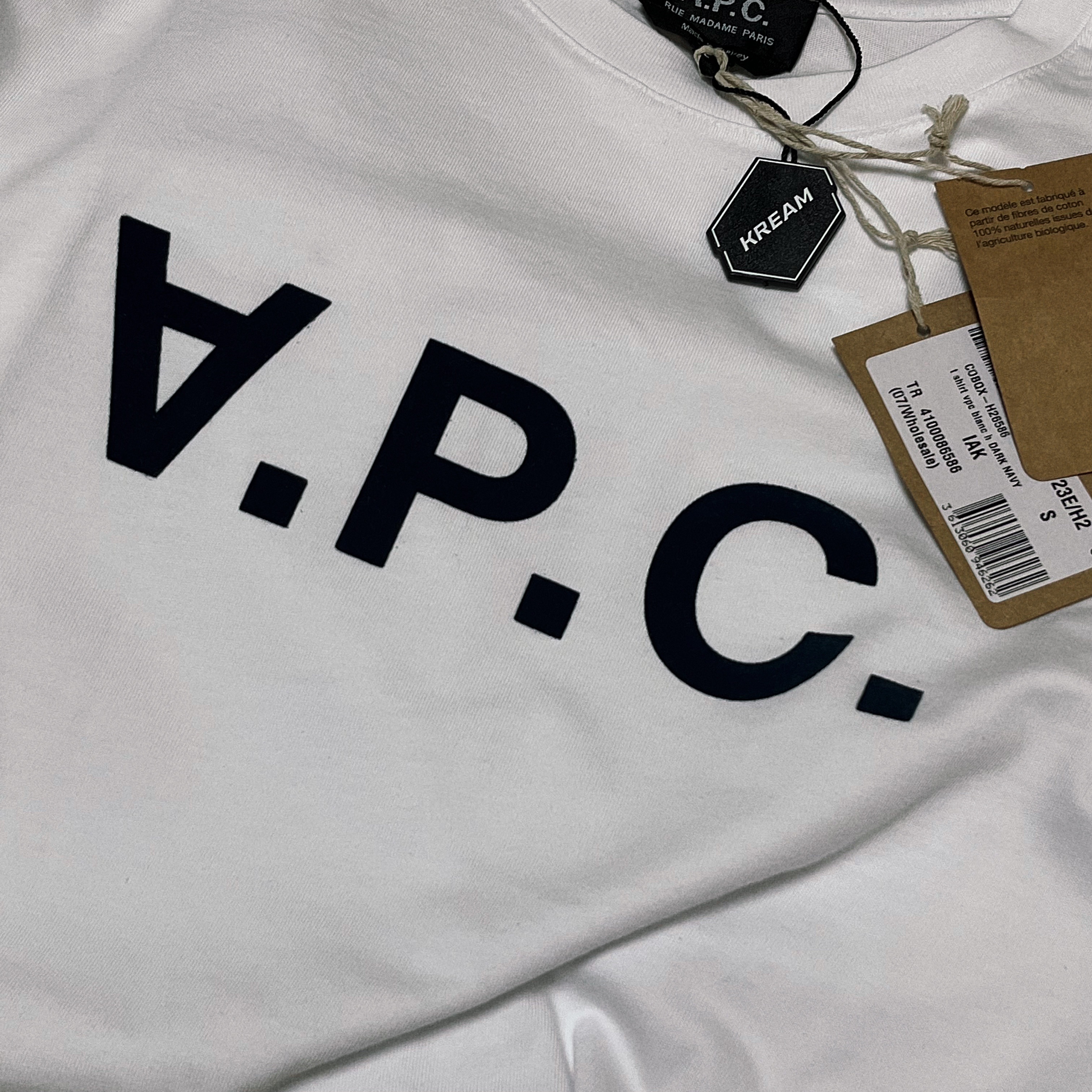 A.P.C. VPC T-Shirt White Dark Navy 착용 스타일