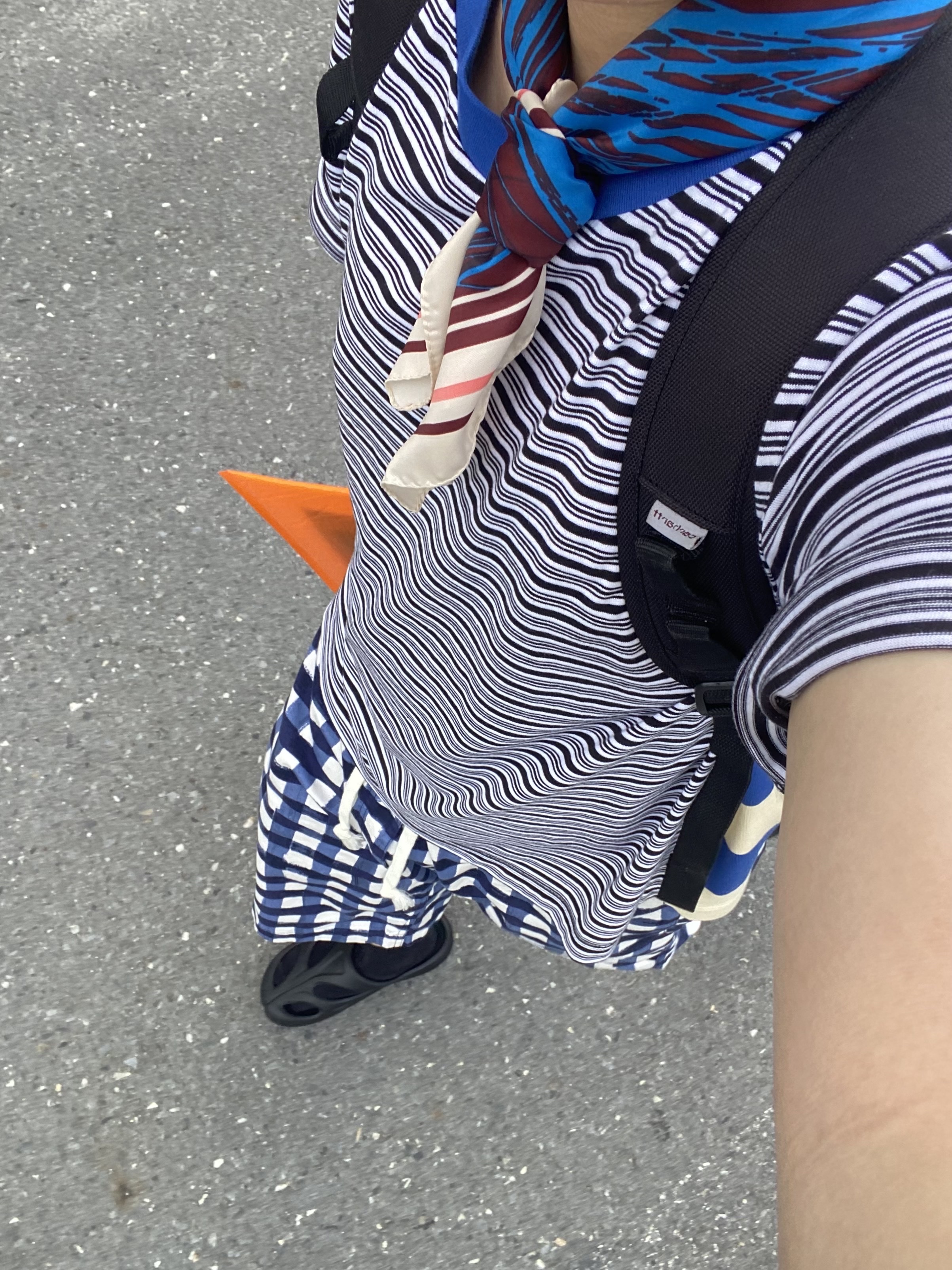 Crocs Classic Crush Boot Black, Uniqlo x Marni Striped Crewneck Short Sleeve T-Shirt Blue 착용 스타일 - 4