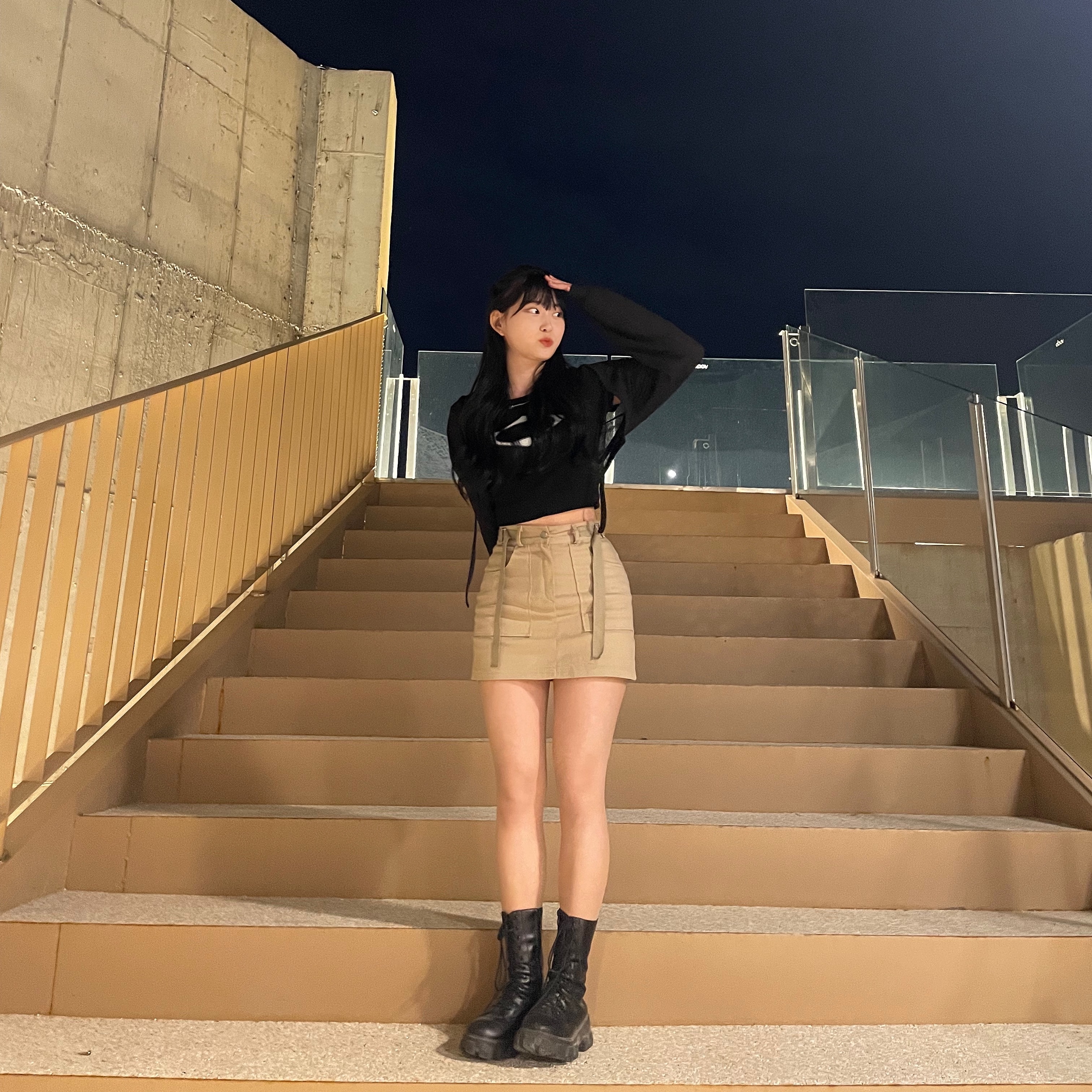(W) Mischief Rhombus Blur T-Shirt Mini Black 착용 스타일 - 1