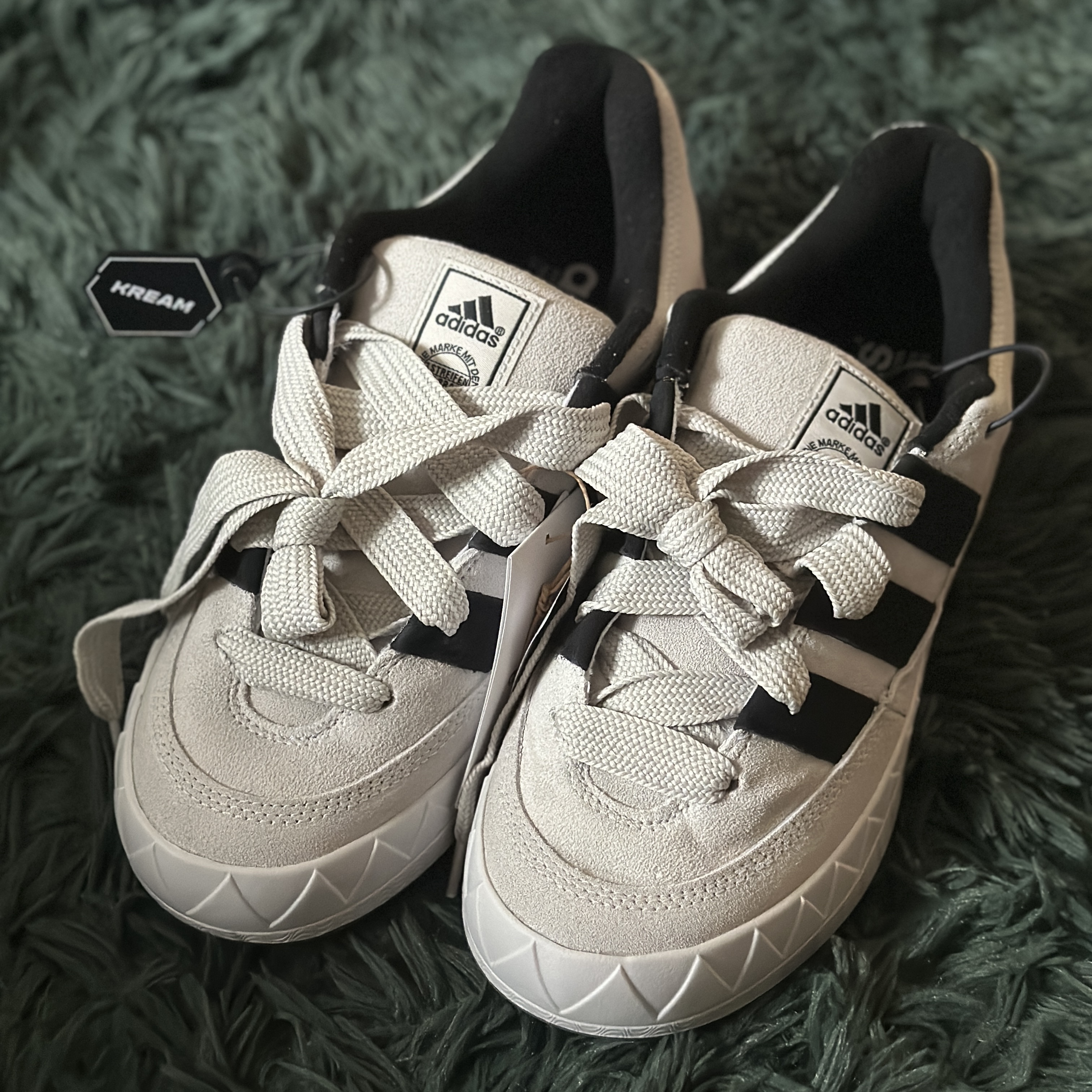 Adidas Adimatic Grey One 착용 스타일