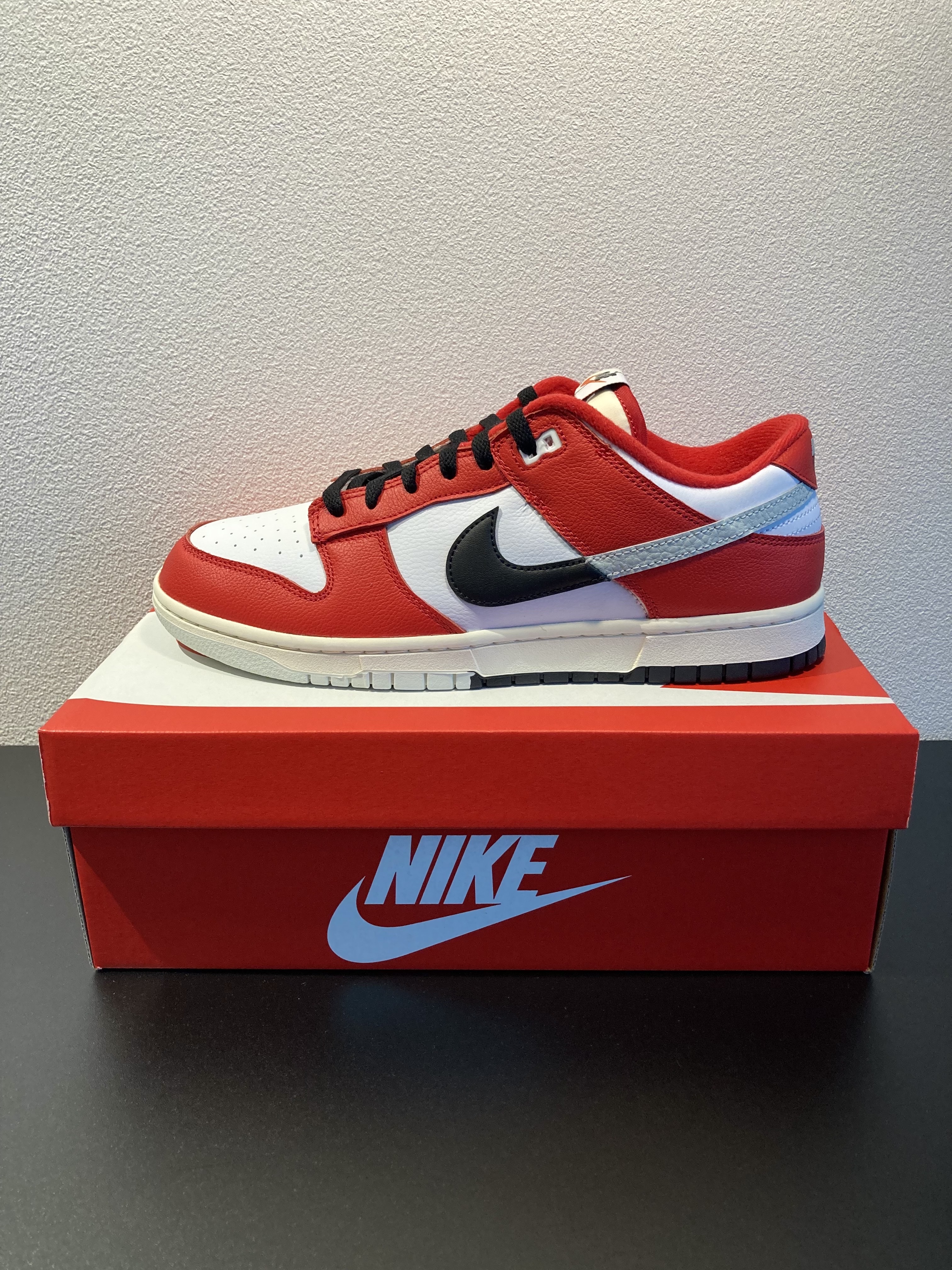 Nike Dunk Low Retro PRM University Red Black 착용 스타일 - 3