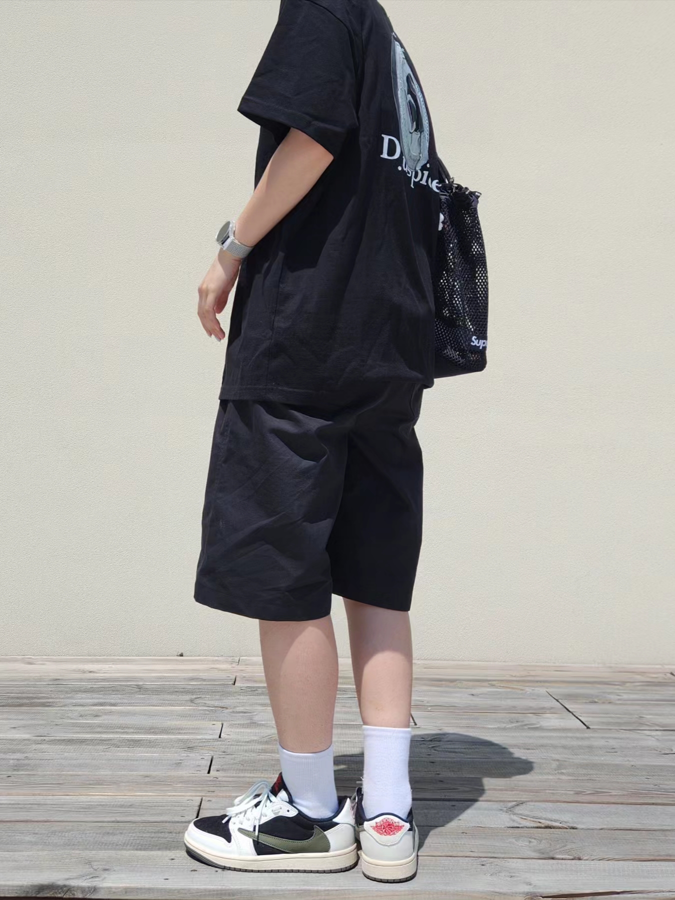 (W) Jordan 1 x Travis Scott Retro Low OG SP Medium Olive, Supreme Mesh Small Backpack Black - 23SS 착용 스타일 - 3