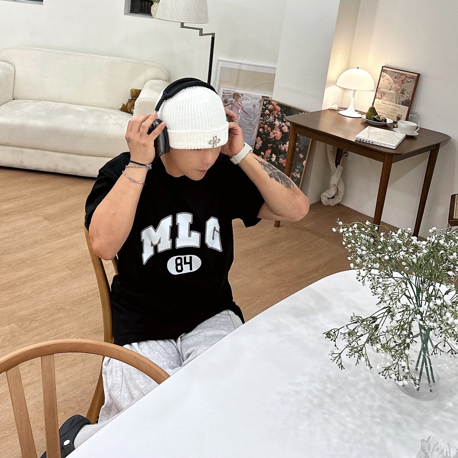 Apple AirPods Max Lightning Space Gray (Korean Ver.), Apple Watch Series 7 41mm Cellular Silver Stainless Steel Case with Sports Band Starlight (Korean Ver.) 착용 스타일 - 2