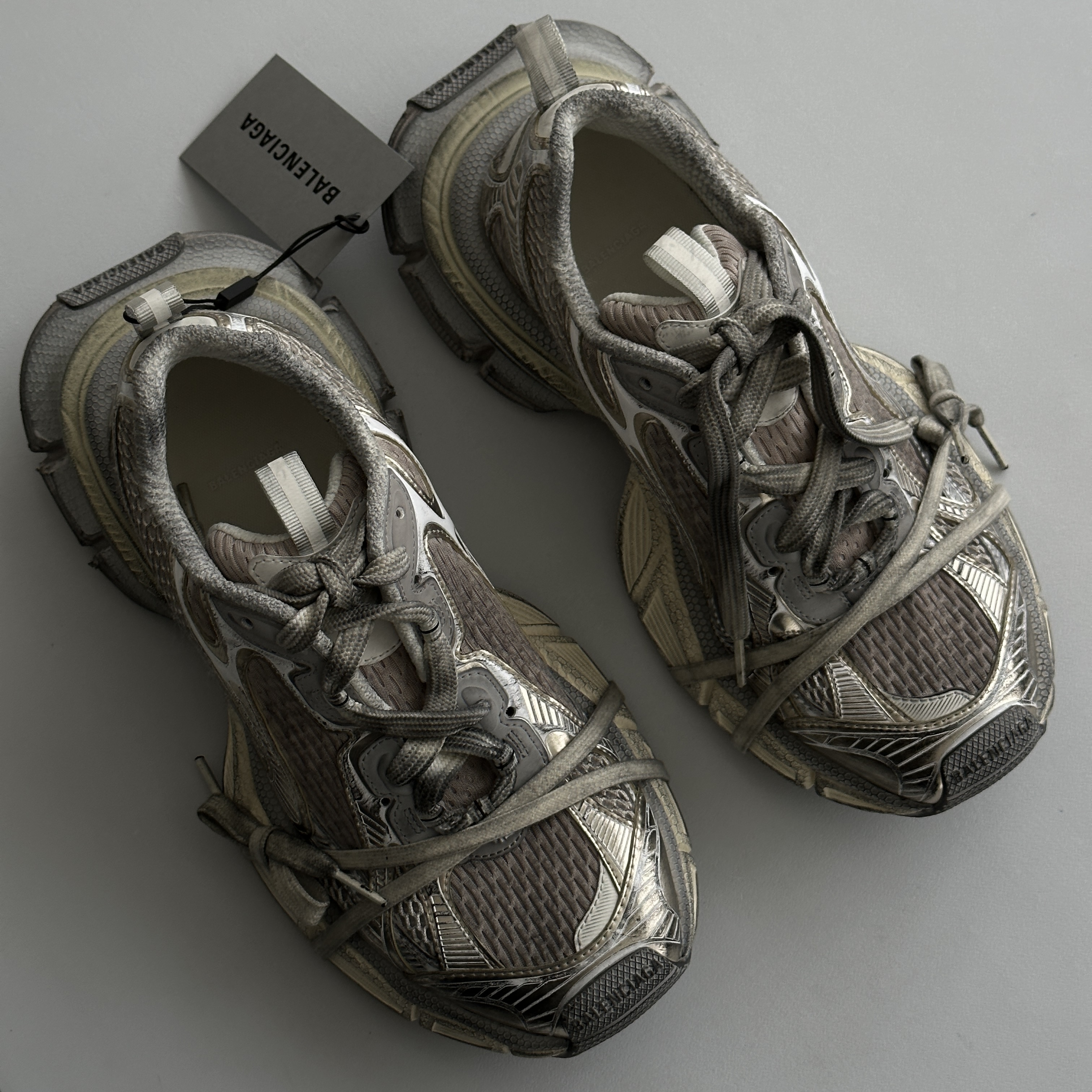 Balenciaga 3XL Sneakers Light Beige 착용 스타일