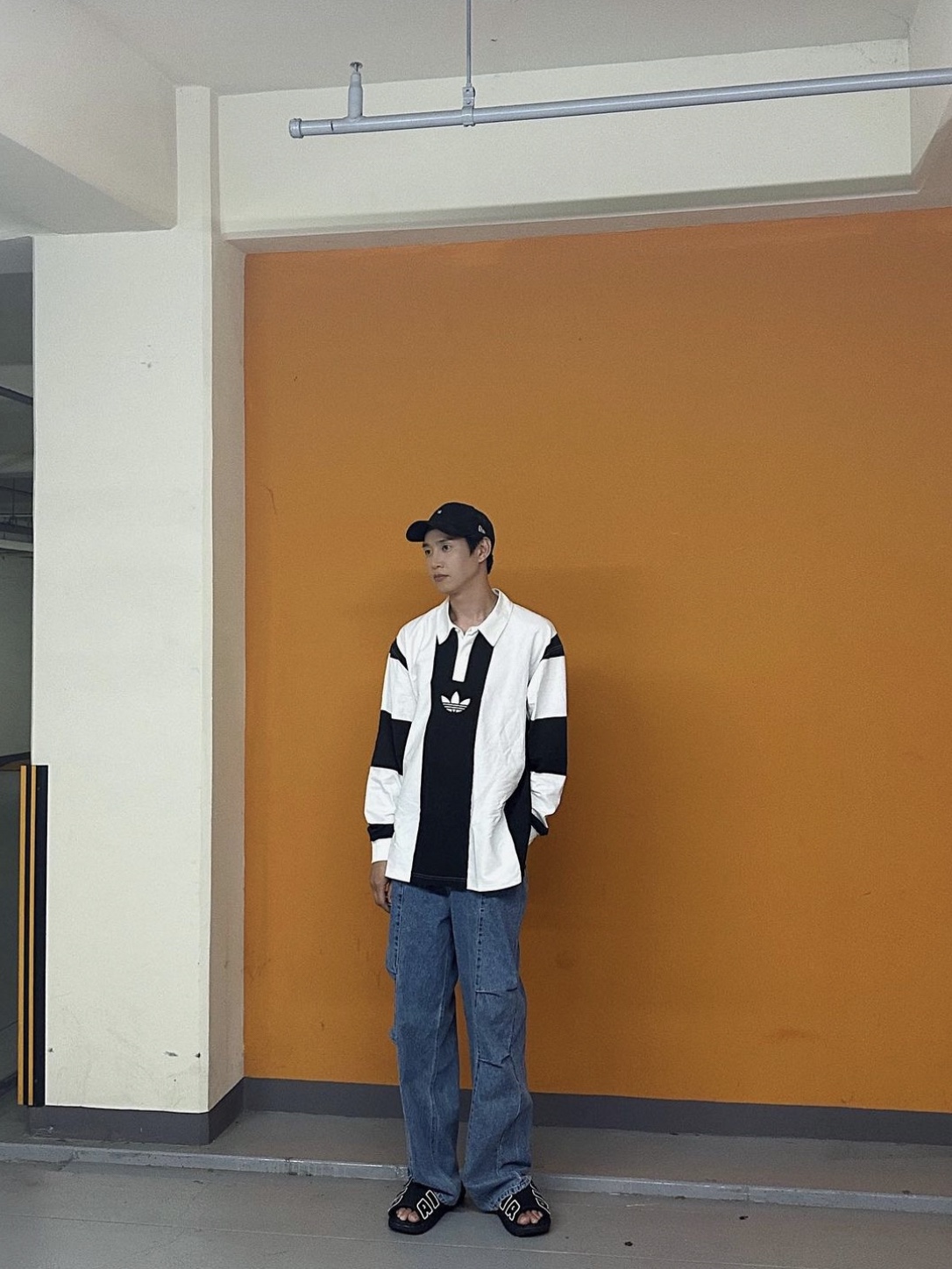 Nike Air More Uptempo Slide Black White, Supreme Perfect Season Football Jersey White - 23SS 착용 스타일 - 2