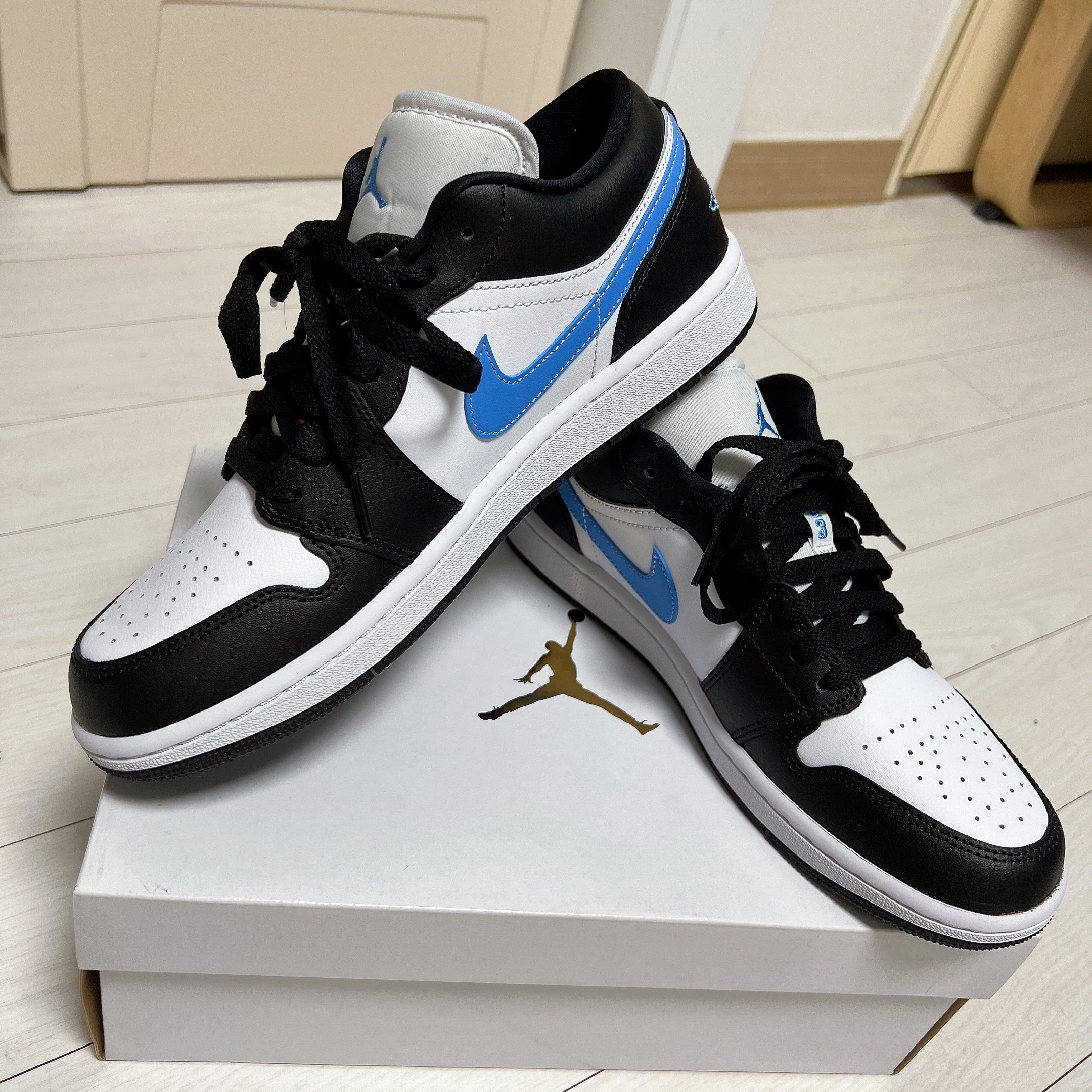 (W) Jordan 1 Low Black University Blue 착용 스타일