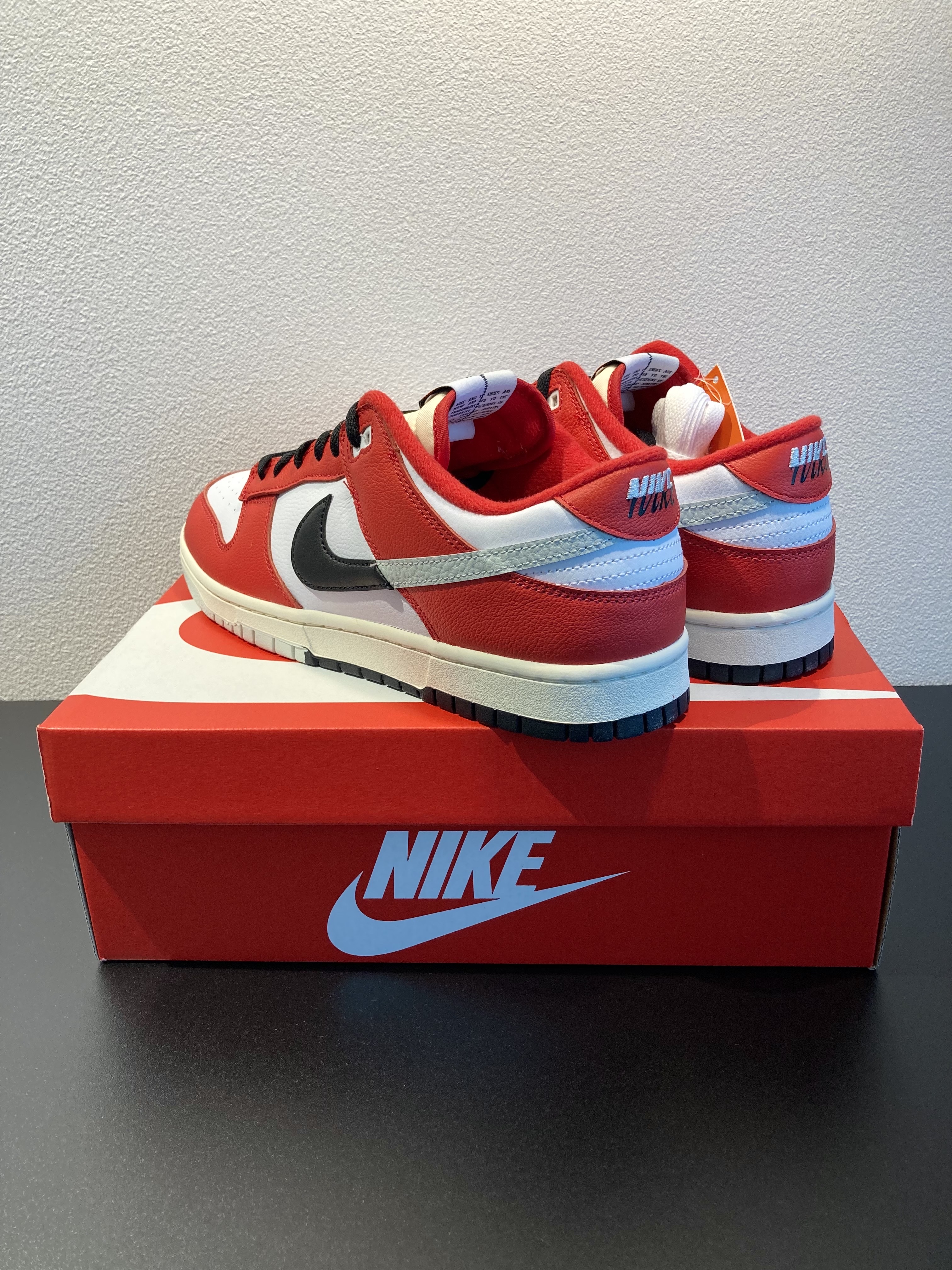 Nike Dunk Low Retro PRM University Red Black 착용 스타일 - 2