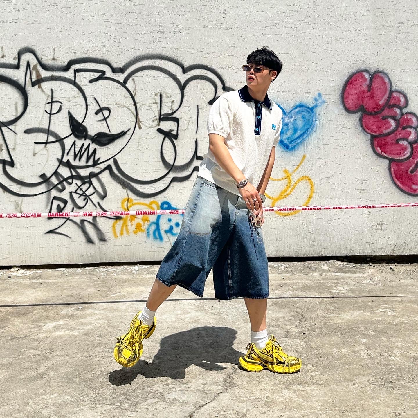 Balenciaga 3XL Sneakers Yellow Black 착용 스타일