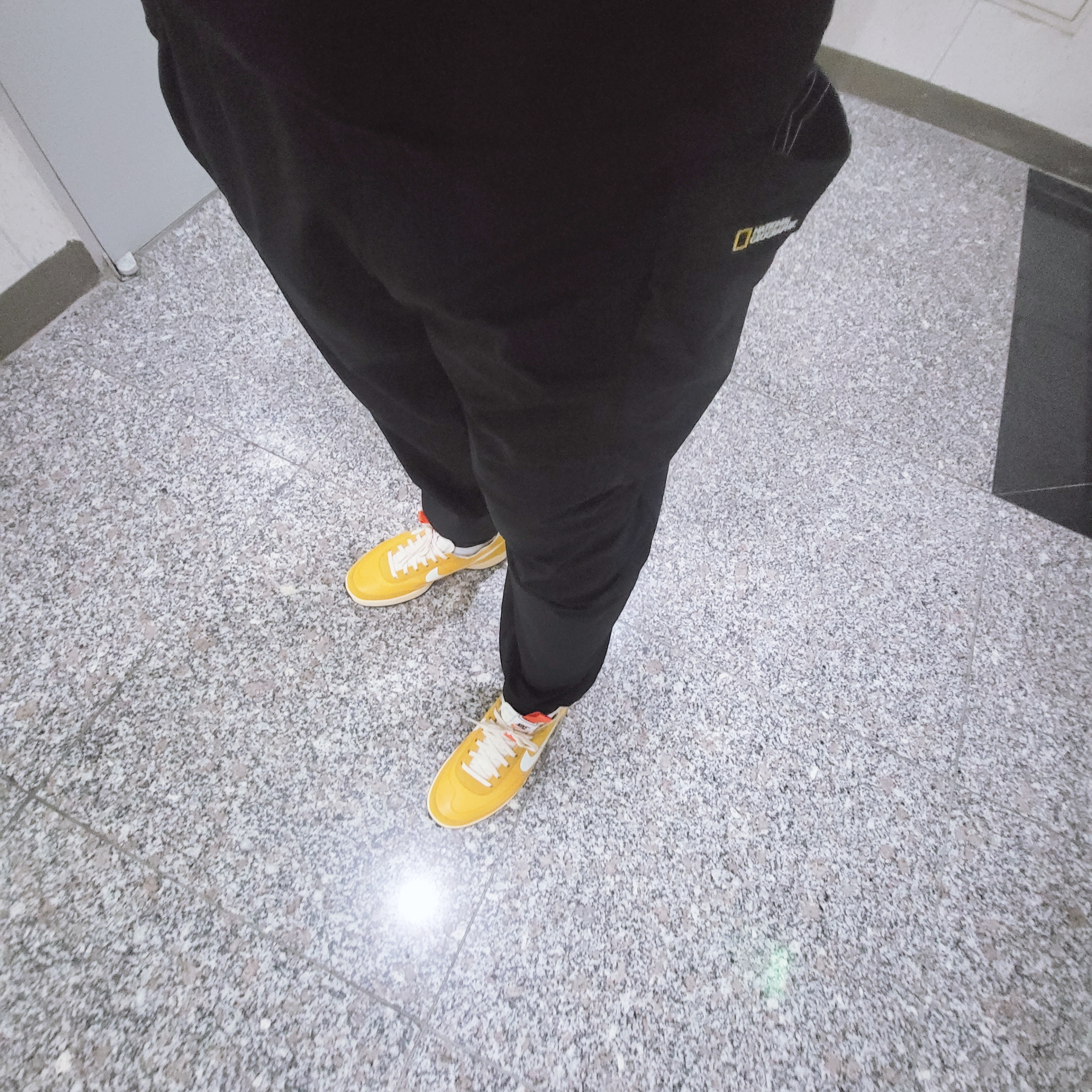 Nike x Tom Sachs General Purpose Shoe Archive, Stussy Dollie Pigment Dyed T-Shirt Black 착용 스타일 - 1