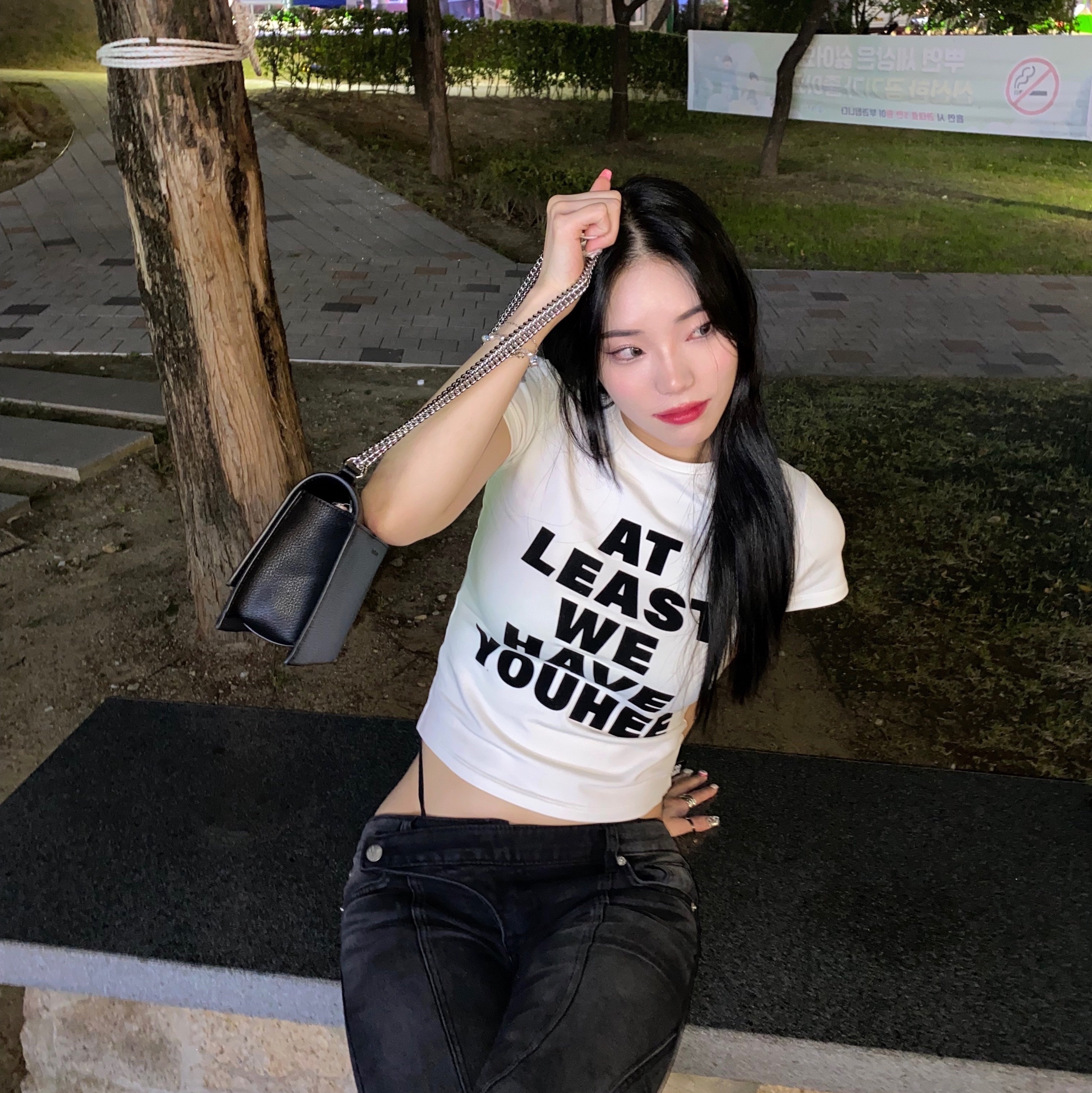 (W) Youhee Lettering T-Shirt White 착용 스타일 - 2