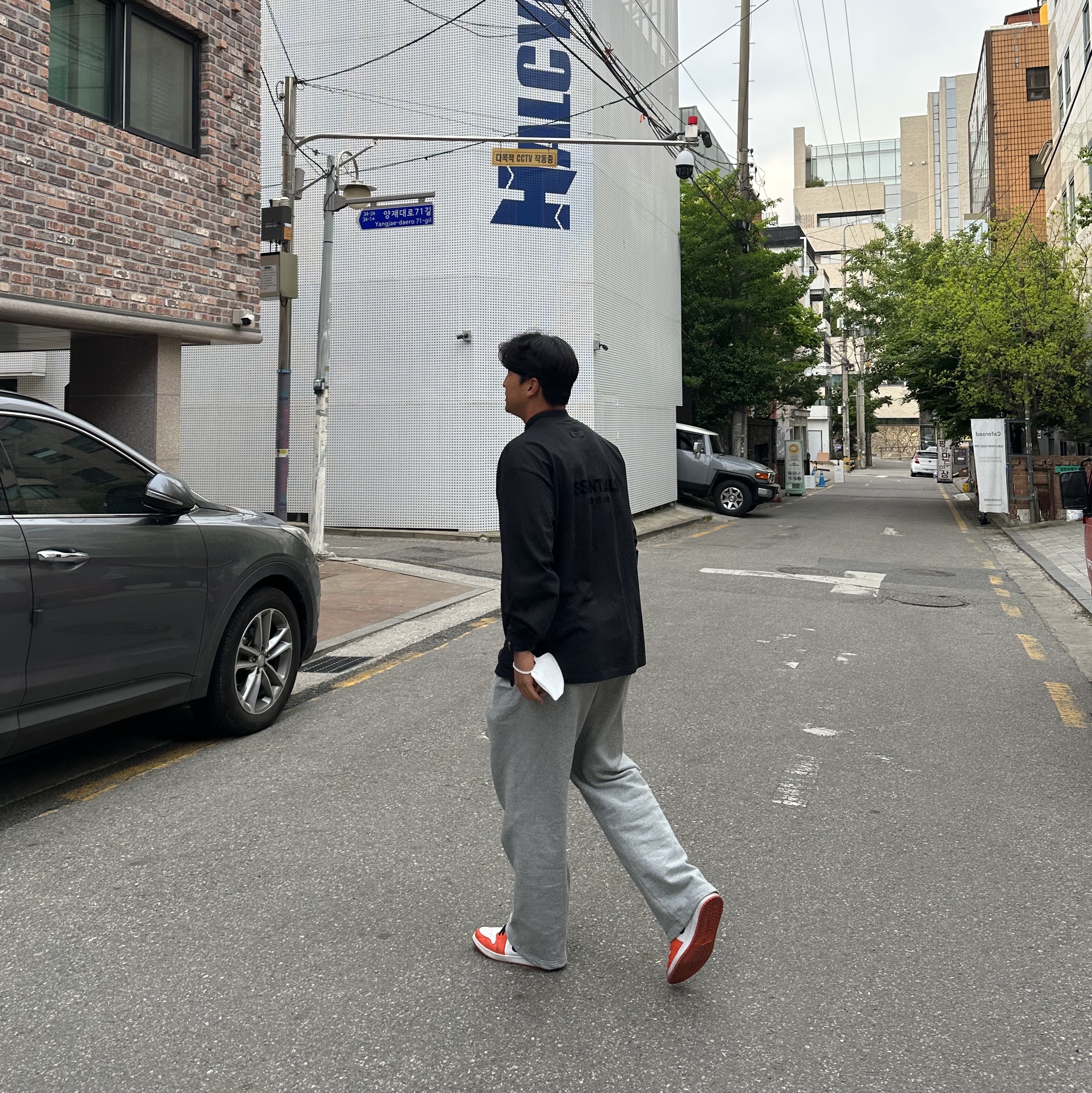 Essentials The Core Collection Long Sleeve T-Shirt Stretch Limo, Jordan 1 Low OG Starfish 착용 스타일