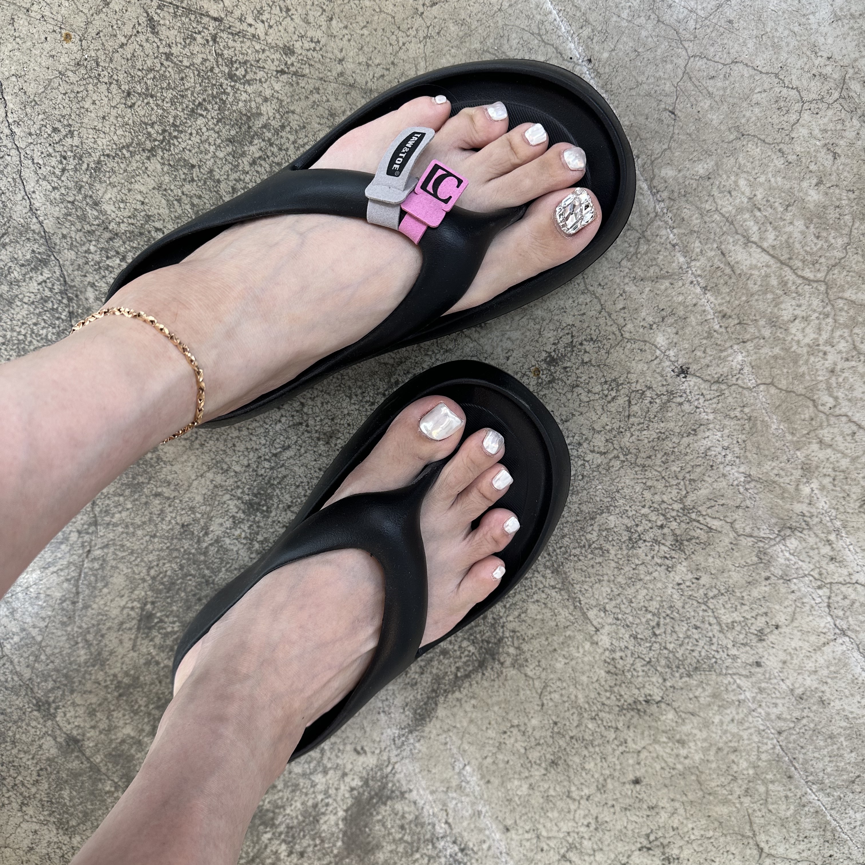 Taw&Toe x Low Classic Platform Flip Flop Black 착용 스타일