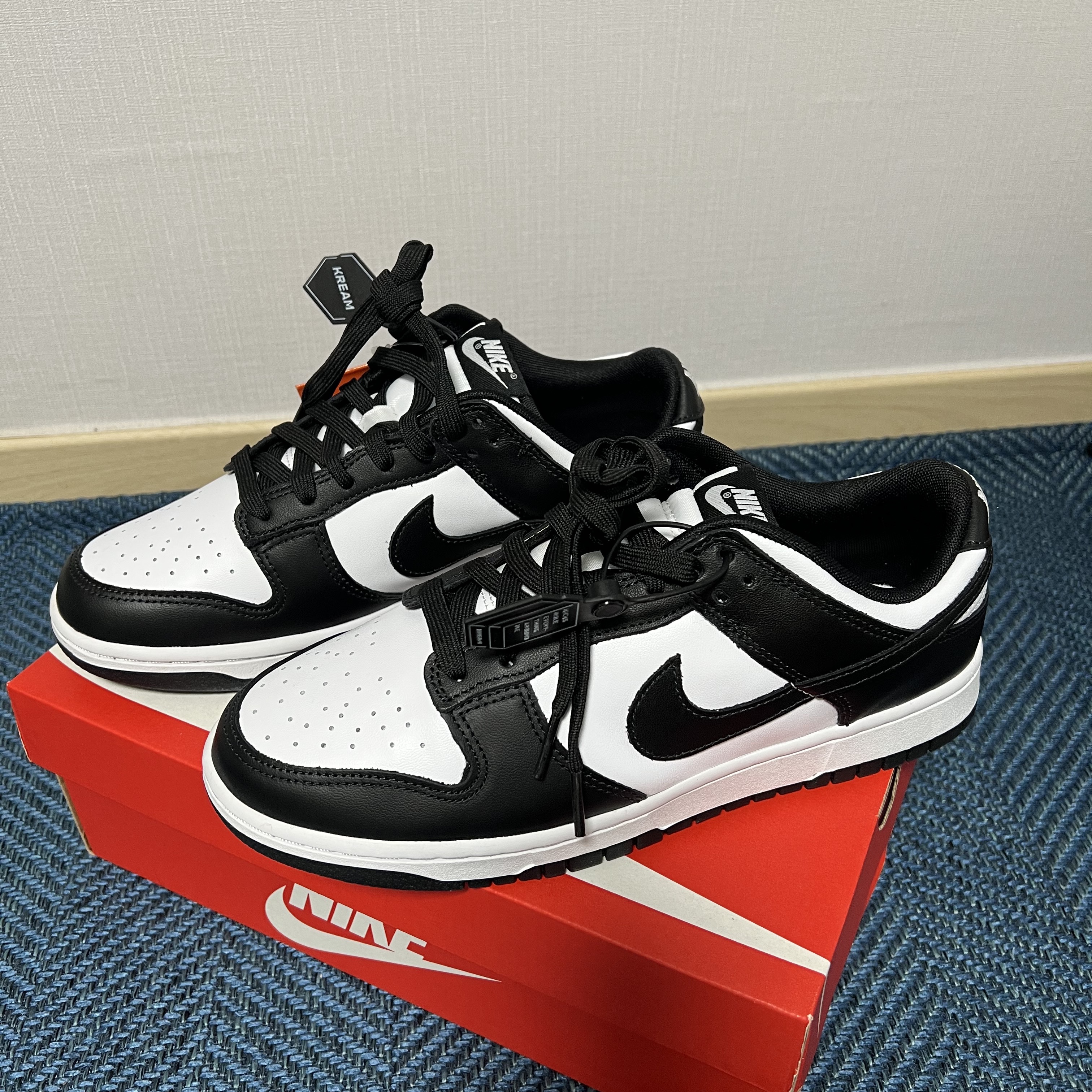 Nike Dunk Low Retro Black 착용 스타일 - 2