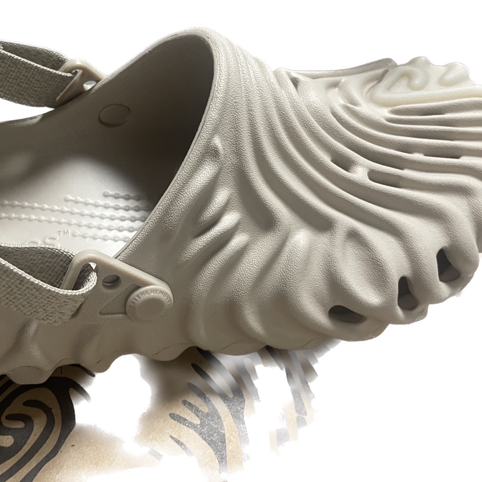 Crocs x Salehe Bembury Pollex Clog Horchata 착용 스타일