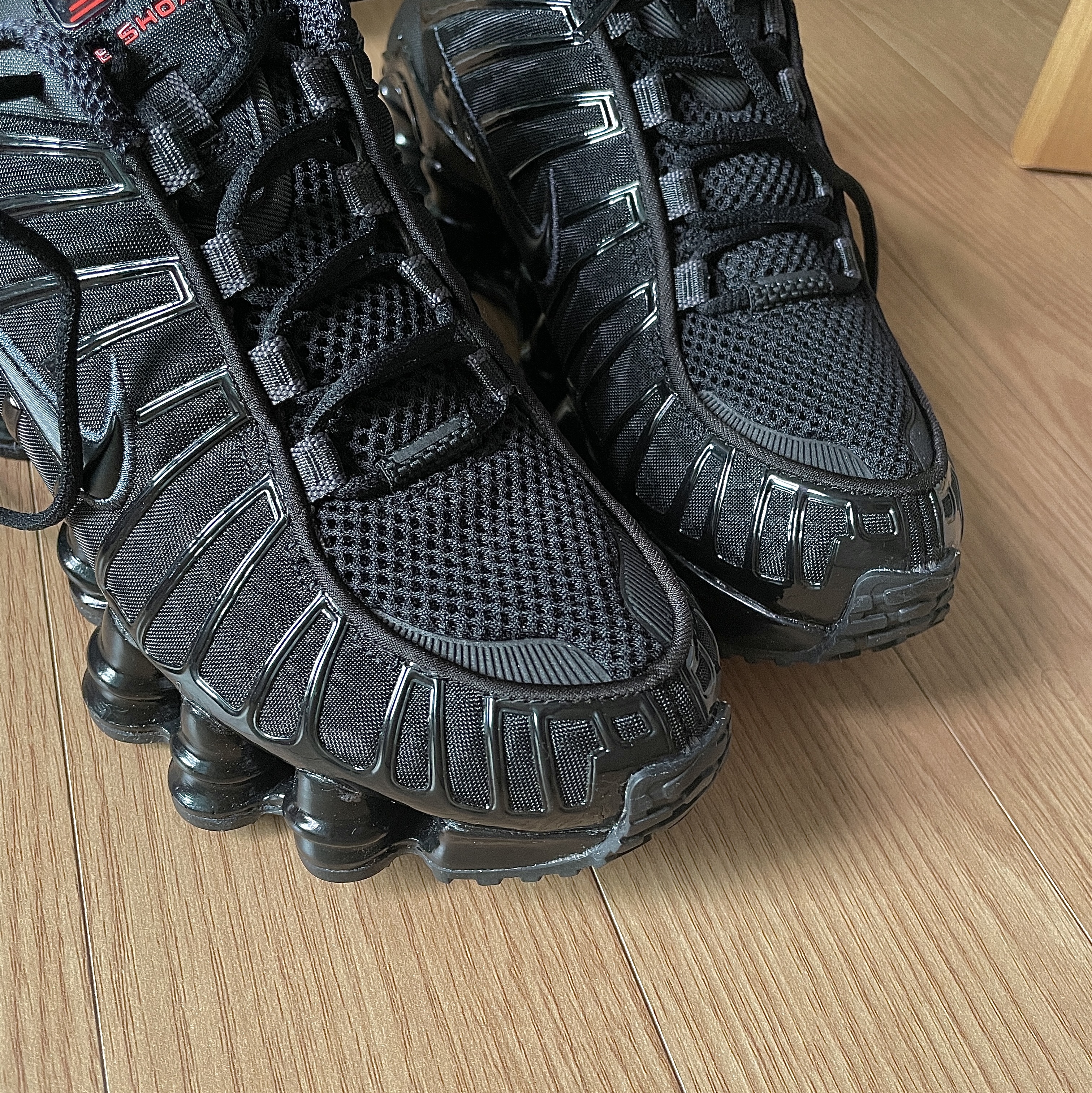 (W) Nike Shox TL Black and Max Orange 착용 스타일 - 3