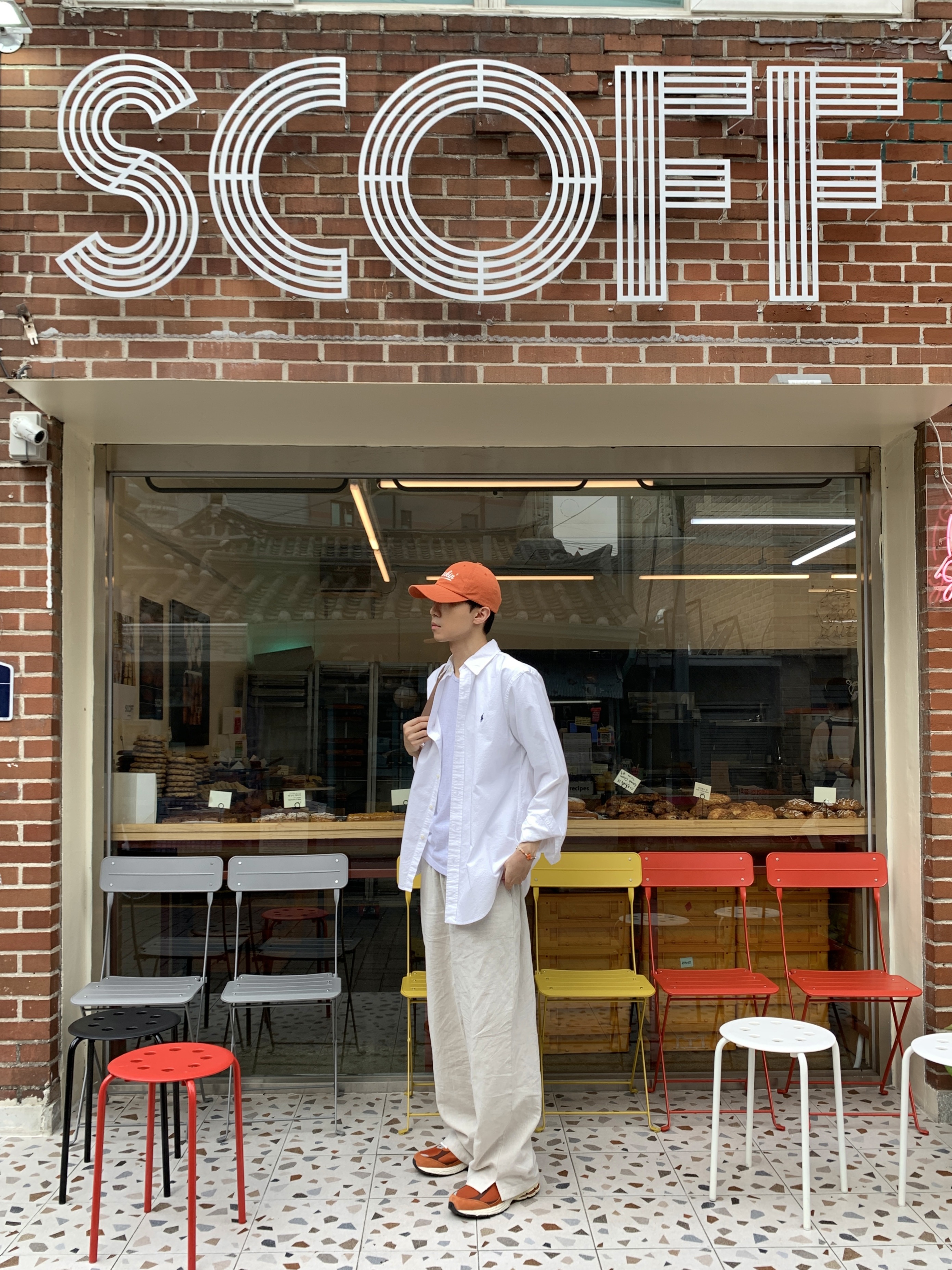 Uniqlo U Drawstring Shoulder Bag Brown, [30% 적립] Polo Ralph Lauren Classic Fit Garment Dyed Oxford Shirt White 착용 스타일 - 2