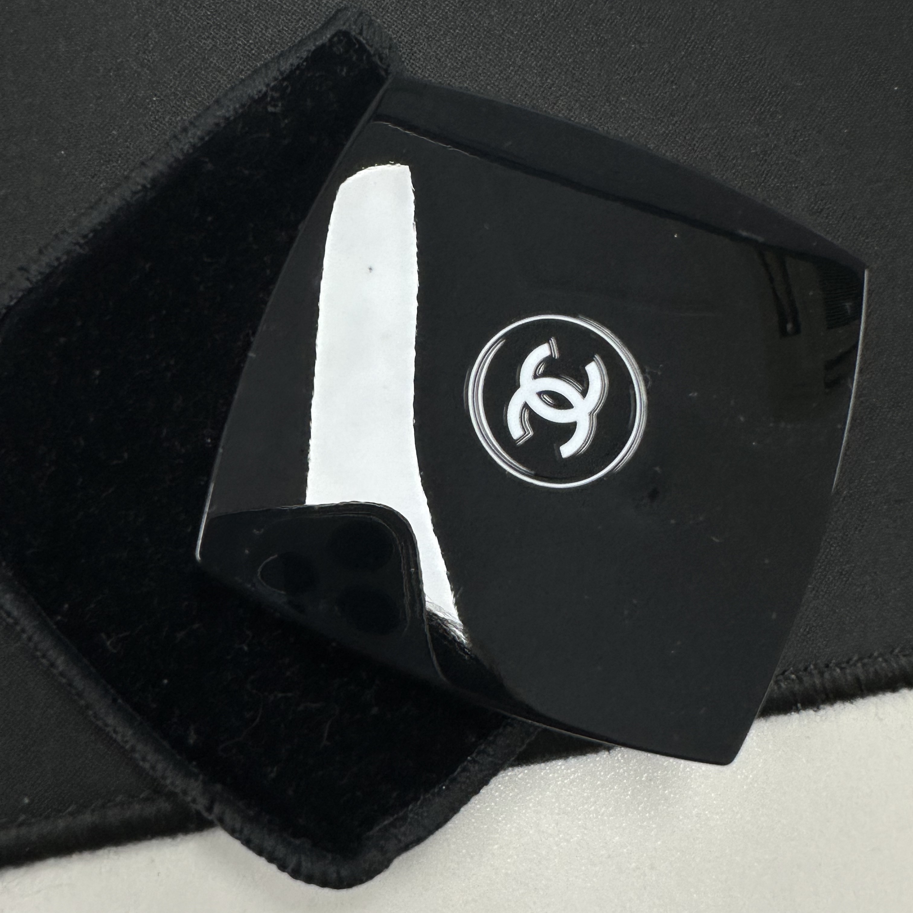 Chanel Miroir Double Facette 착용 스타일